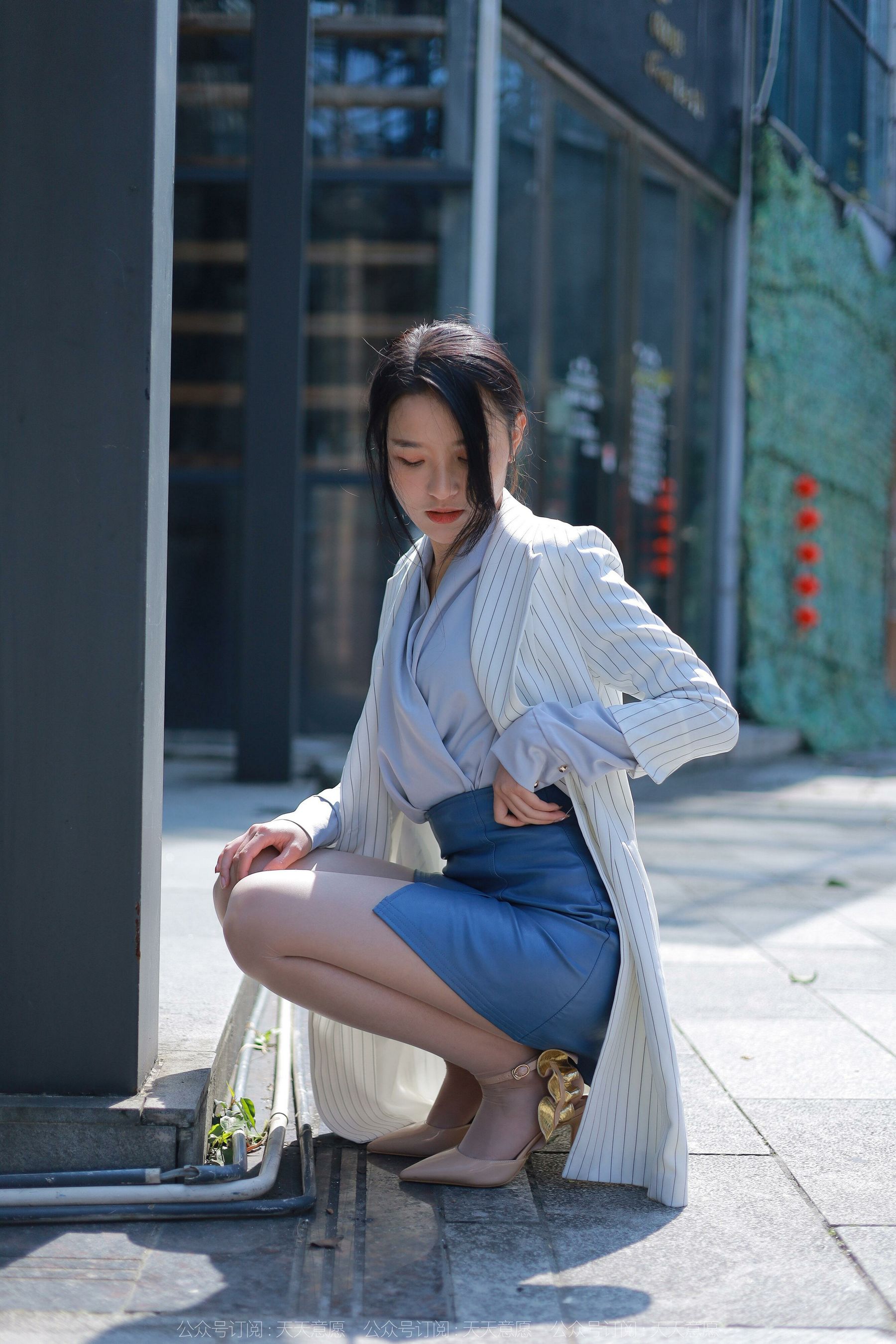 [异思趣向IESS] 模特：婉萍《蓝衣女神》第15张