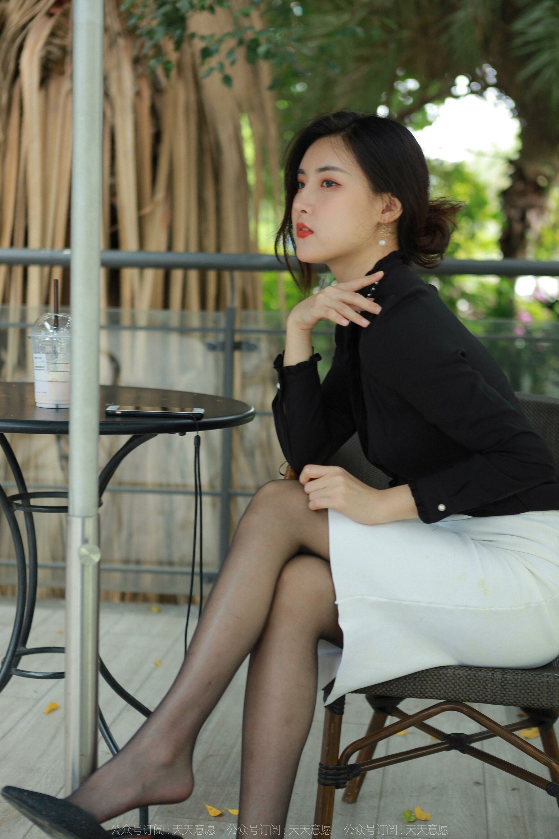 [异思趣向IESS] 模特：小宝 《黑丝黑衬衣》第14张