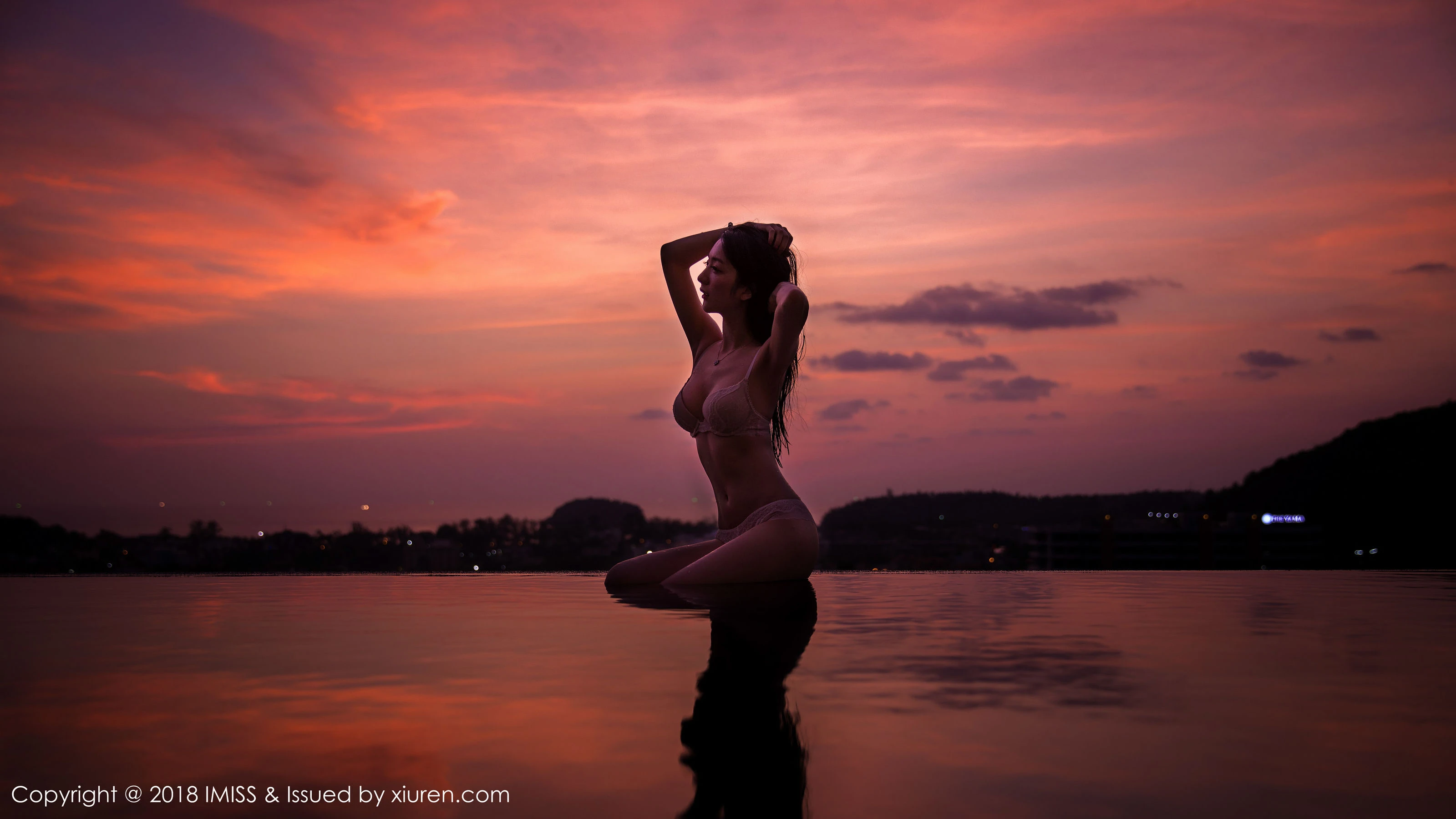 模特@小热巴《最爱的性感腰线》 爱蜜社IMiss Vol.241第13张