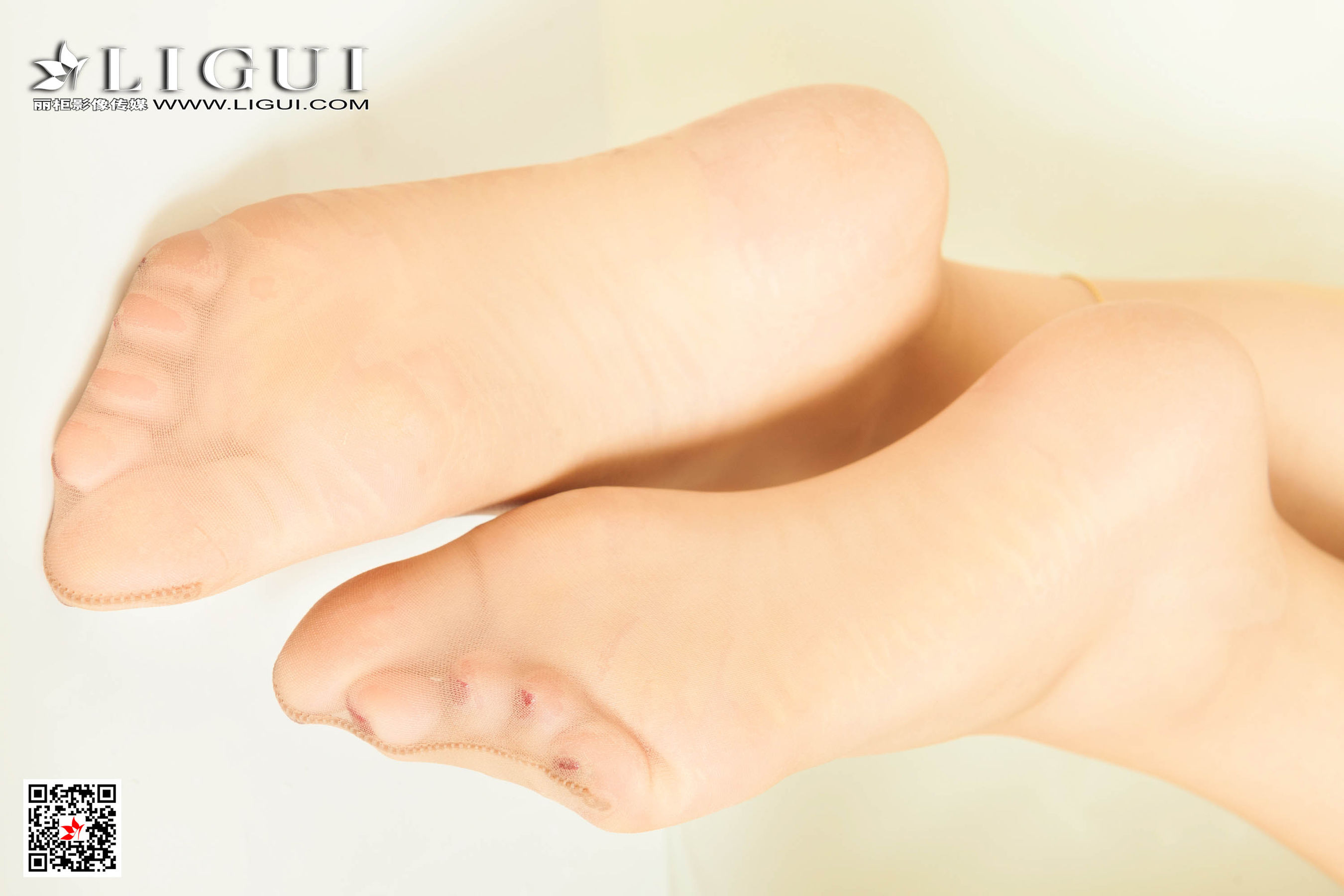 [丽柜Ligui] 天天 - 浴缸肉丝袜湿身系列第23张