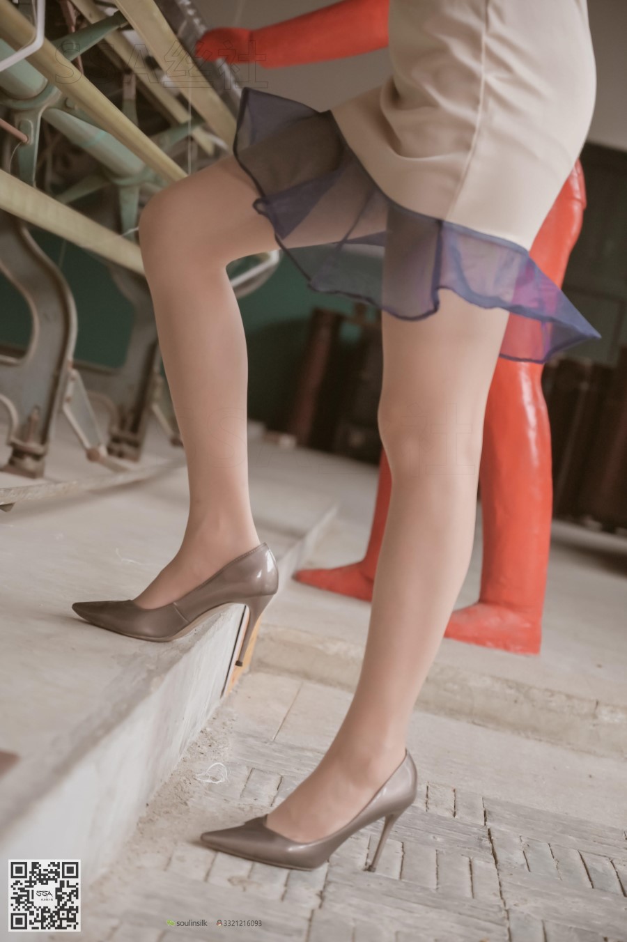 [SSA丝社] NO.099 腿模雪梨街拍短裙肉丝 在现浏览第7张