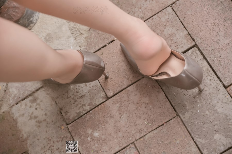 [SSA丝社] NO.099 腿模雪梨街拍短裙肉丝 在现浏览第7张
