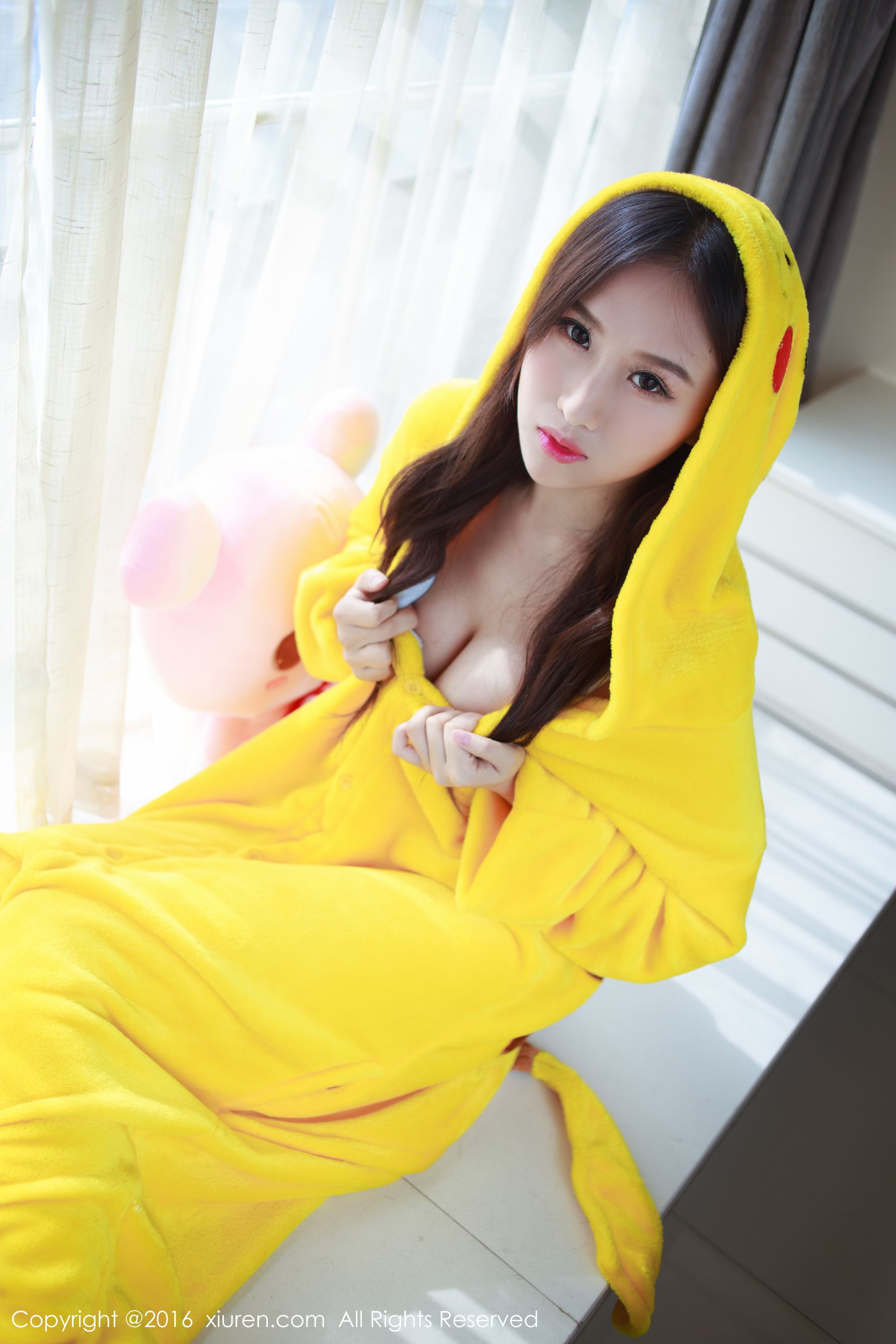 月音瞳《皮卡丘和学生制服》 秀人网 No.646第2张