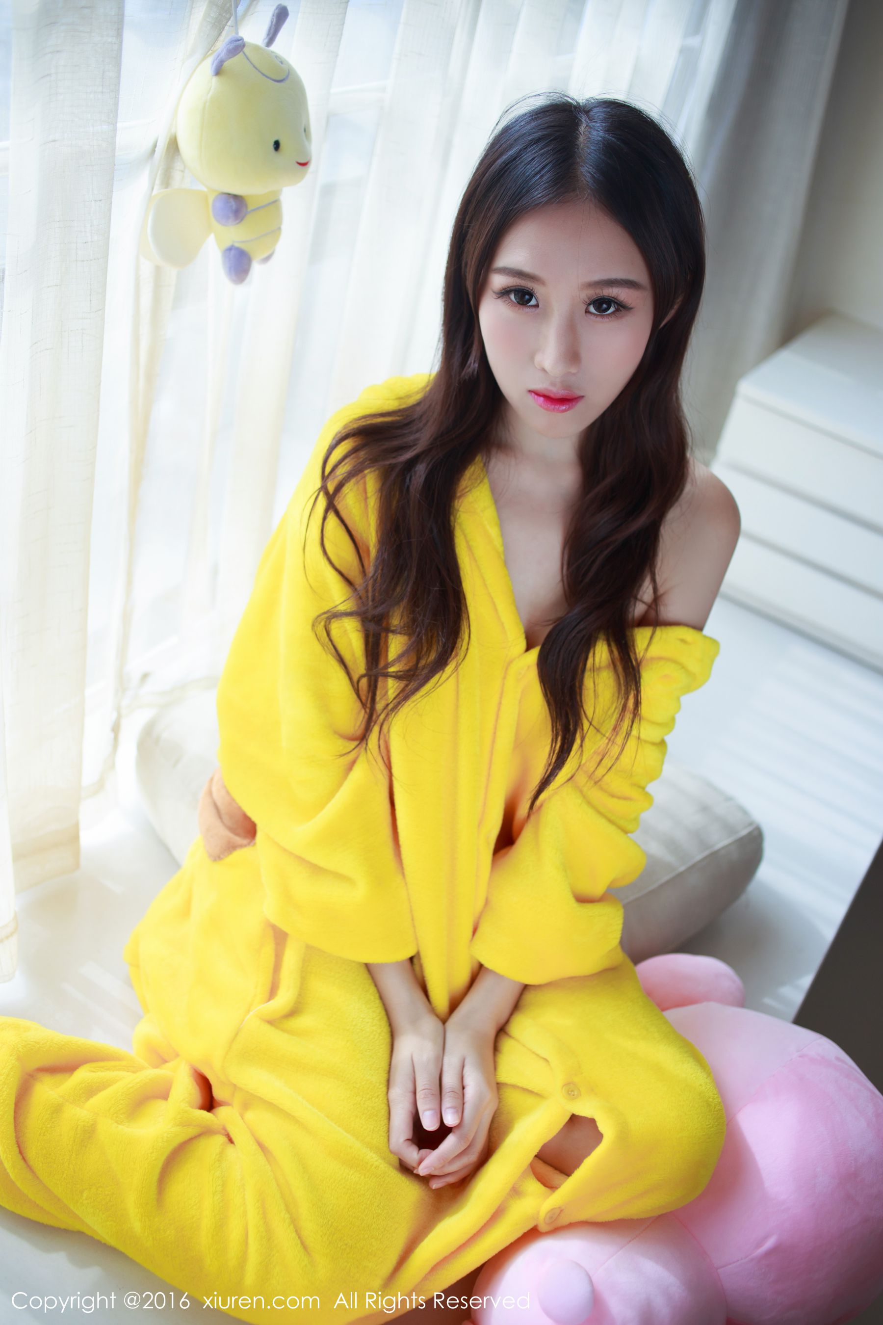 月音瞳《皮卡丘和学生制服》 秀人网 No.646第2张