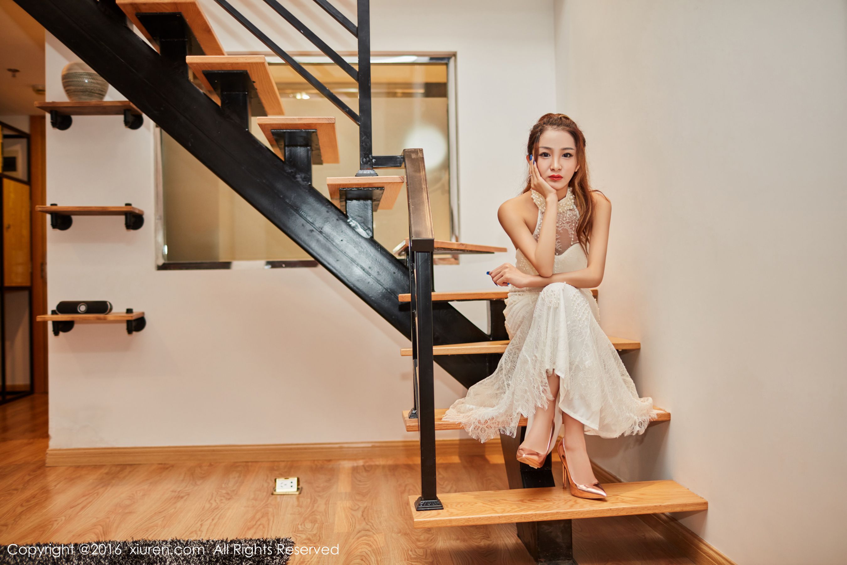 Sugar梁莹《修长的美腿与浑圆的翘臀》 秀人网 No.631第2张