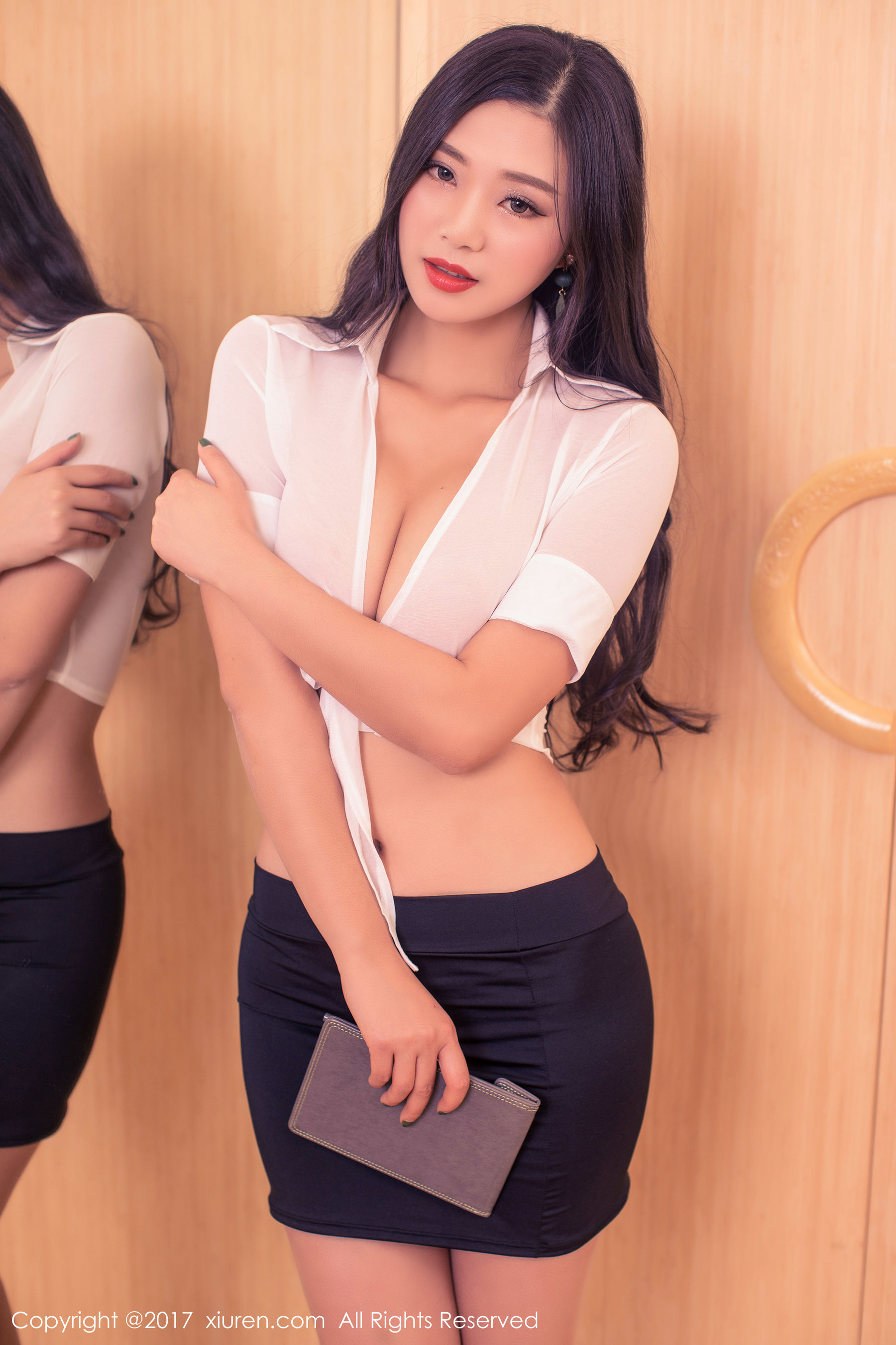 宋-KiKi《秘书制服和狂野绑带装》 秀人 NO.868第1张