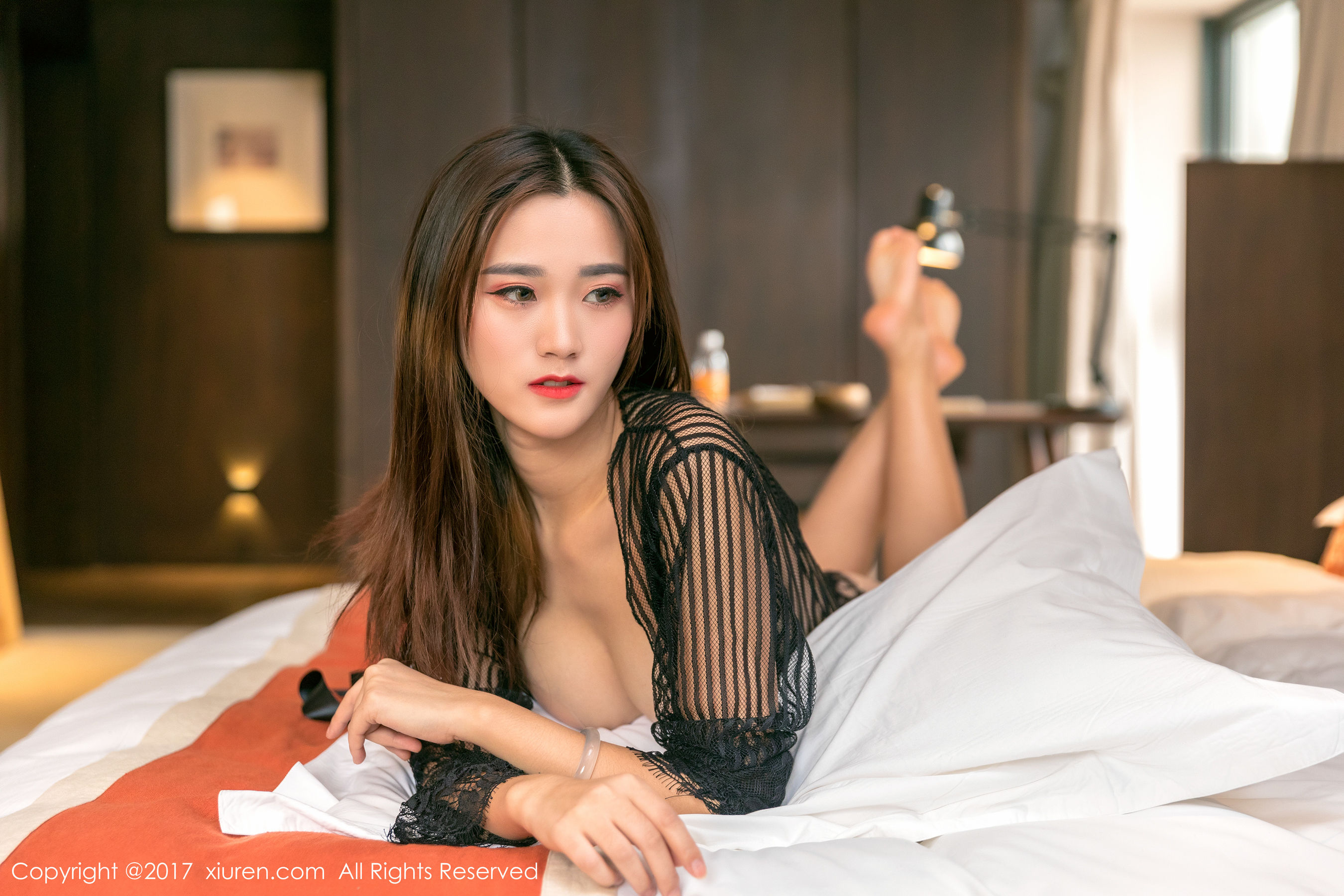 小米小米z《半透黑色纱衣和宽大小背心》 秀人 NO.878第6张