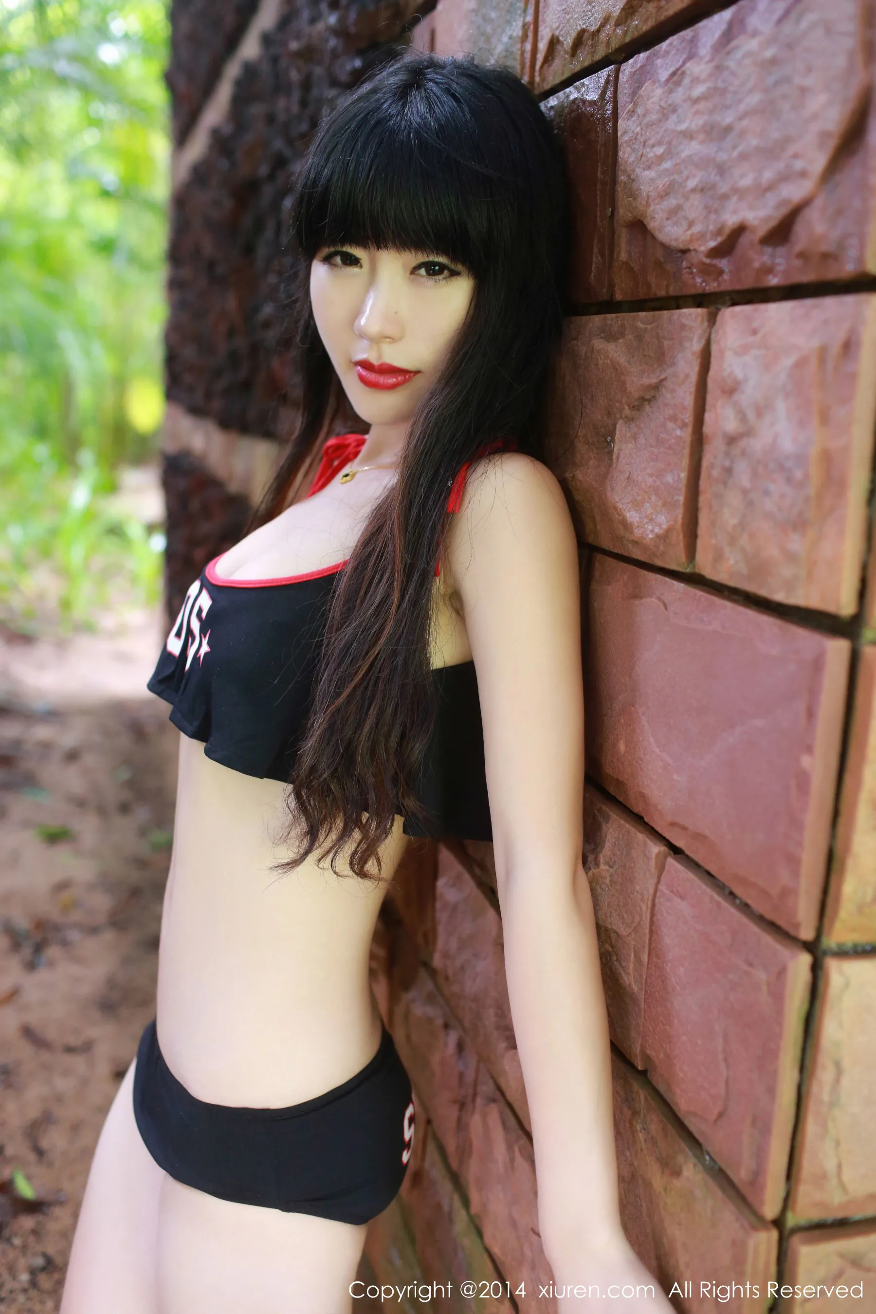  刘雪妮Verna《三亚旅拍》蕾丝内衣+泳装 秀人网 No.214第8张