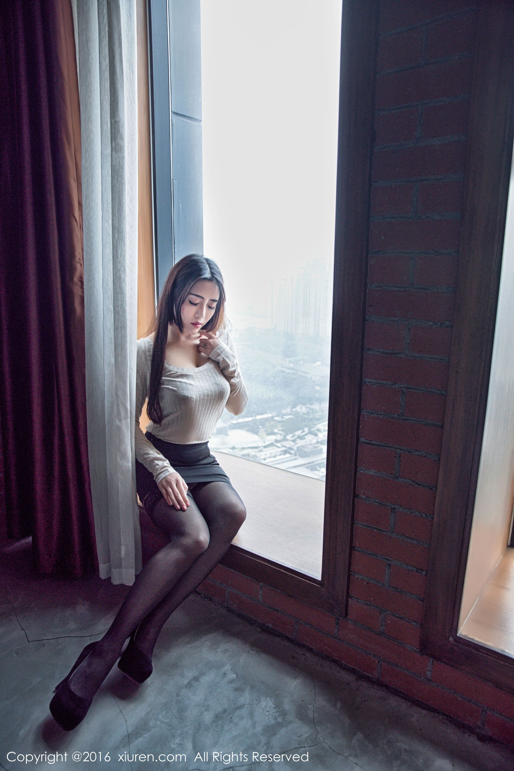 兜豆靓Youlina《黑丝制服束缚》 秀人网XIUREN No.733第1张