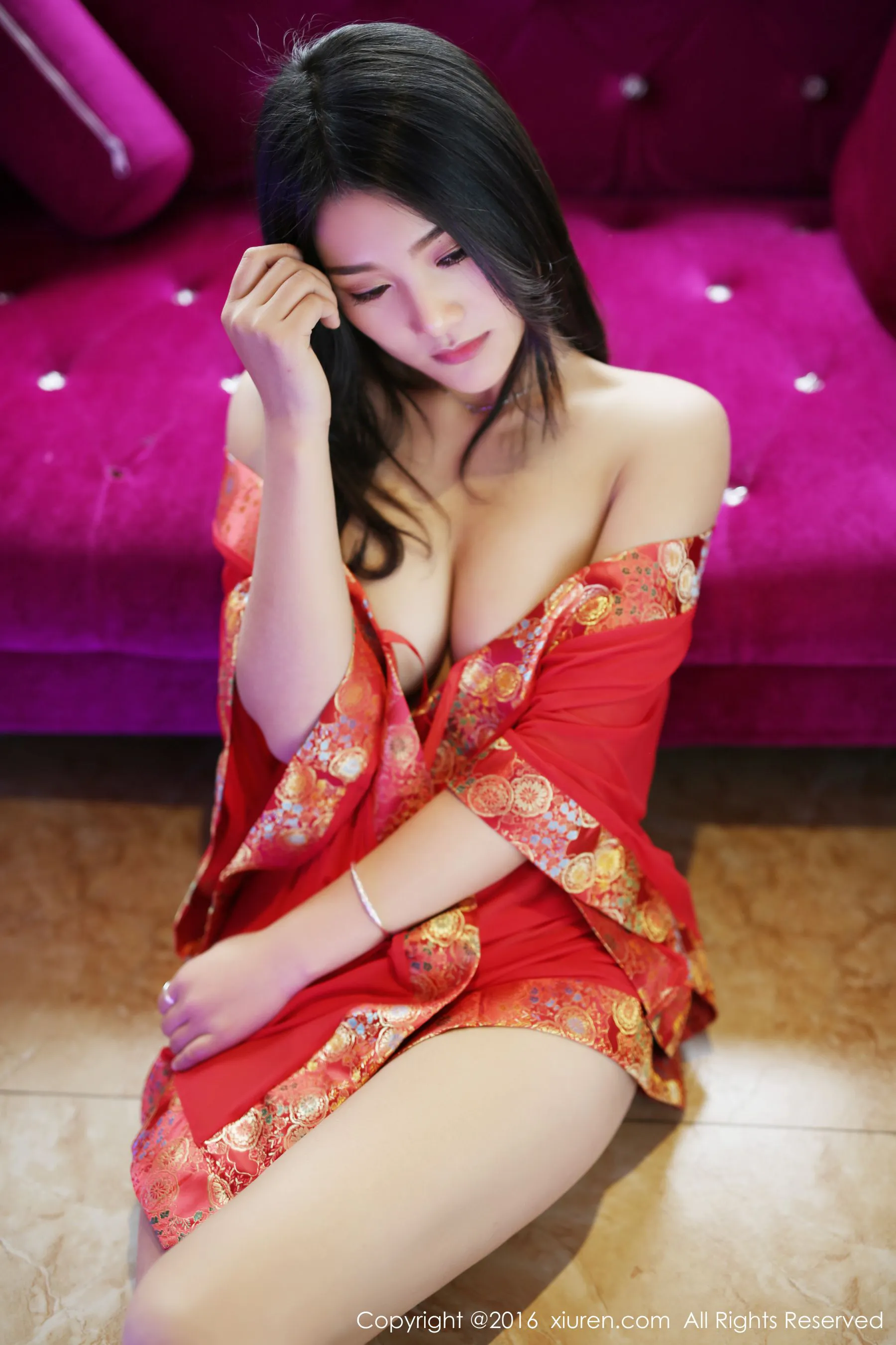 白微Sera《古典汉服+蕾丝内衣》 秀人网 No.508第4张