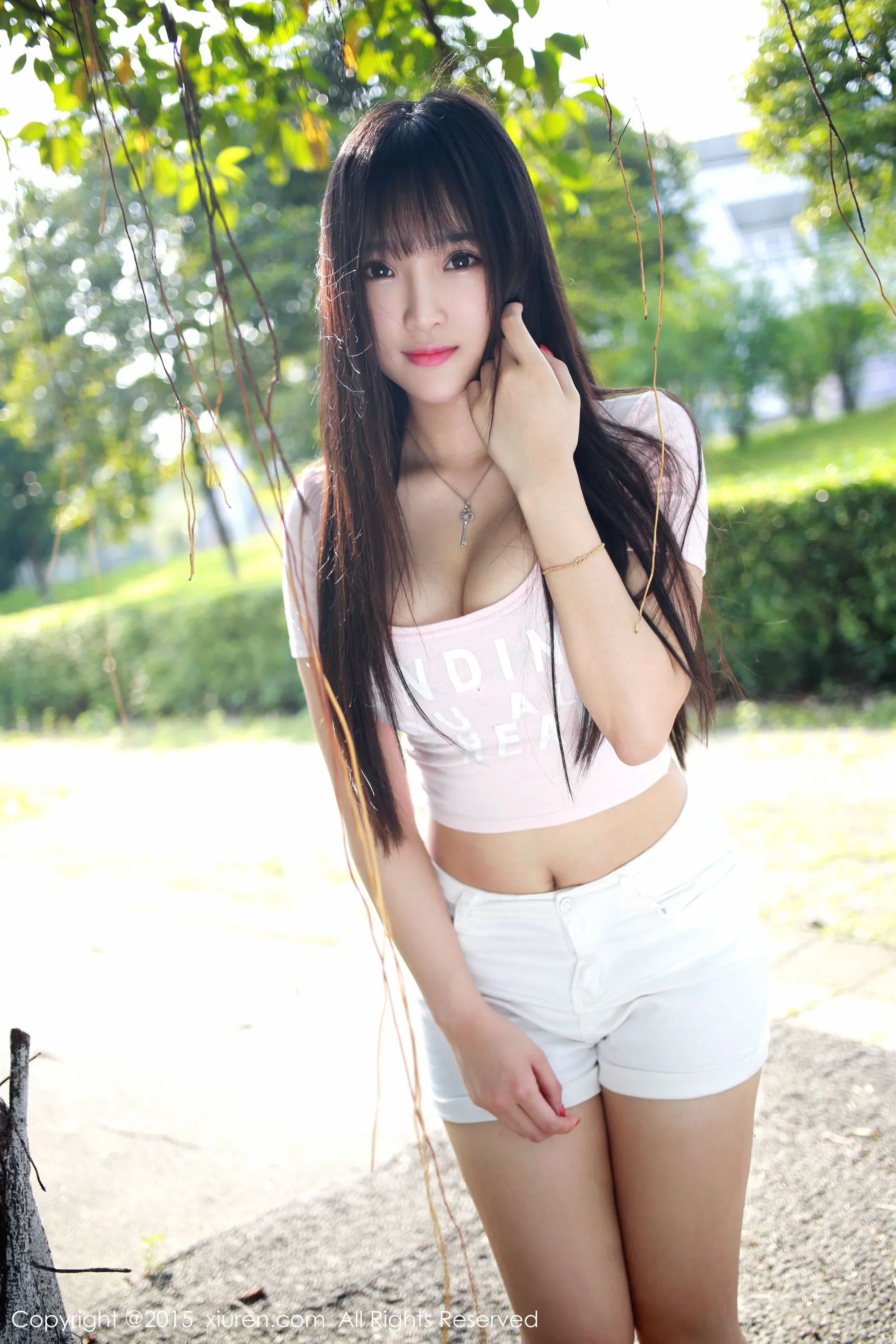 夏瑶baby《清新热裤妹子外拍》 秀人网 No.345第4张