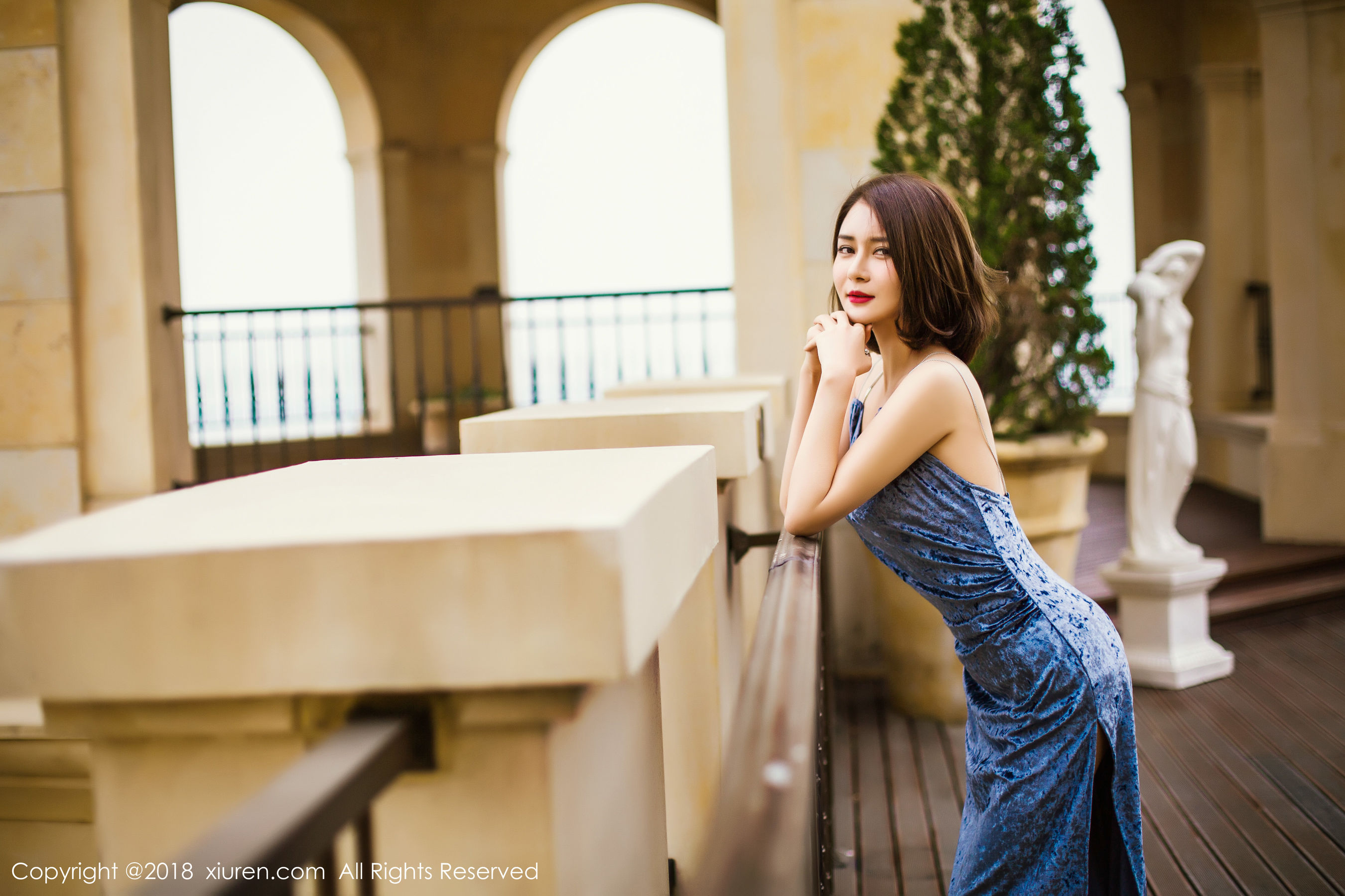 女神@廿十《长裙街拍+内衣+浴袍》 秀人 No.935第4张