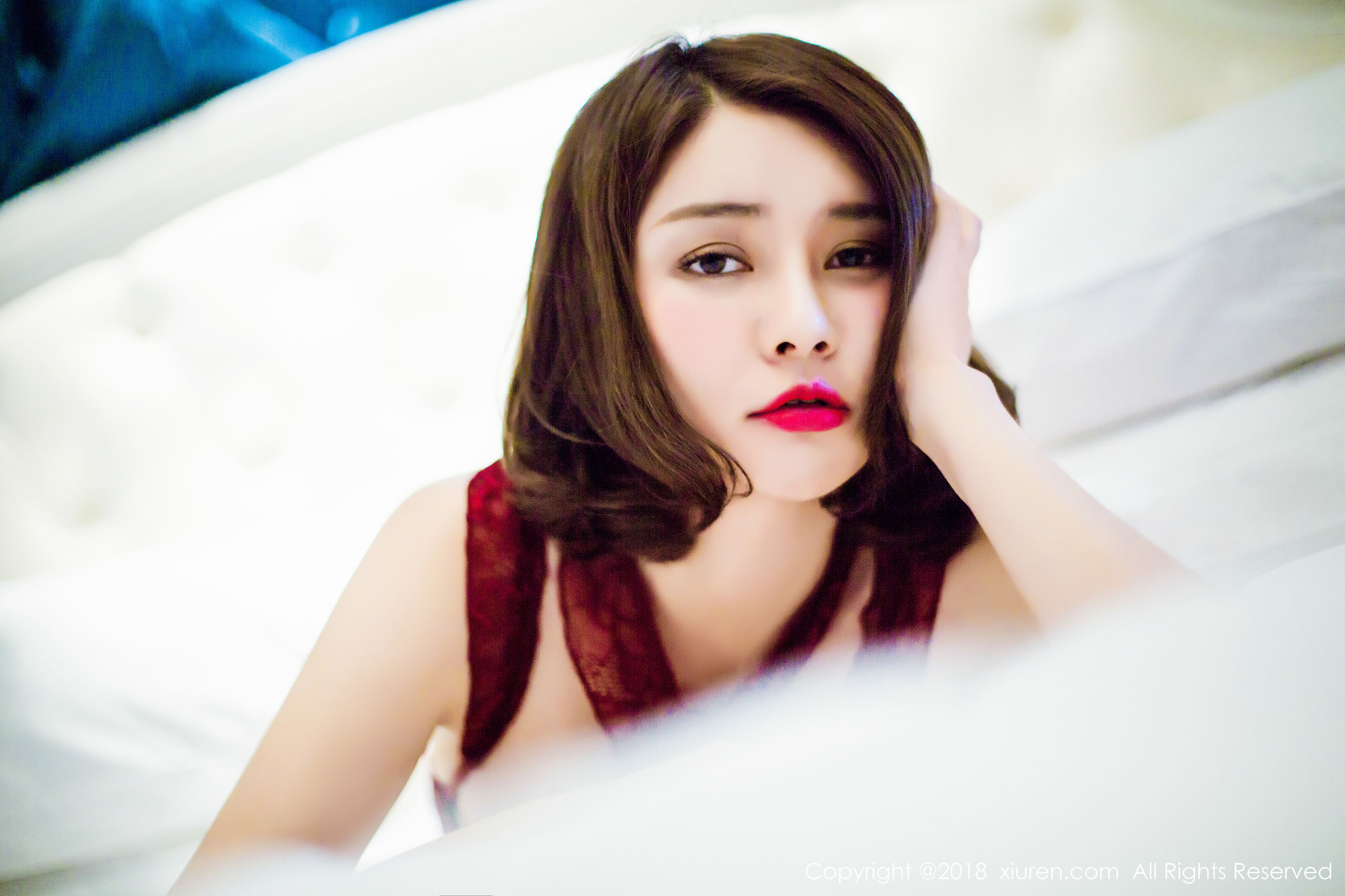 女神@廿十《长裙街拍+内衣+浴袍》 秀人 No.935第13张