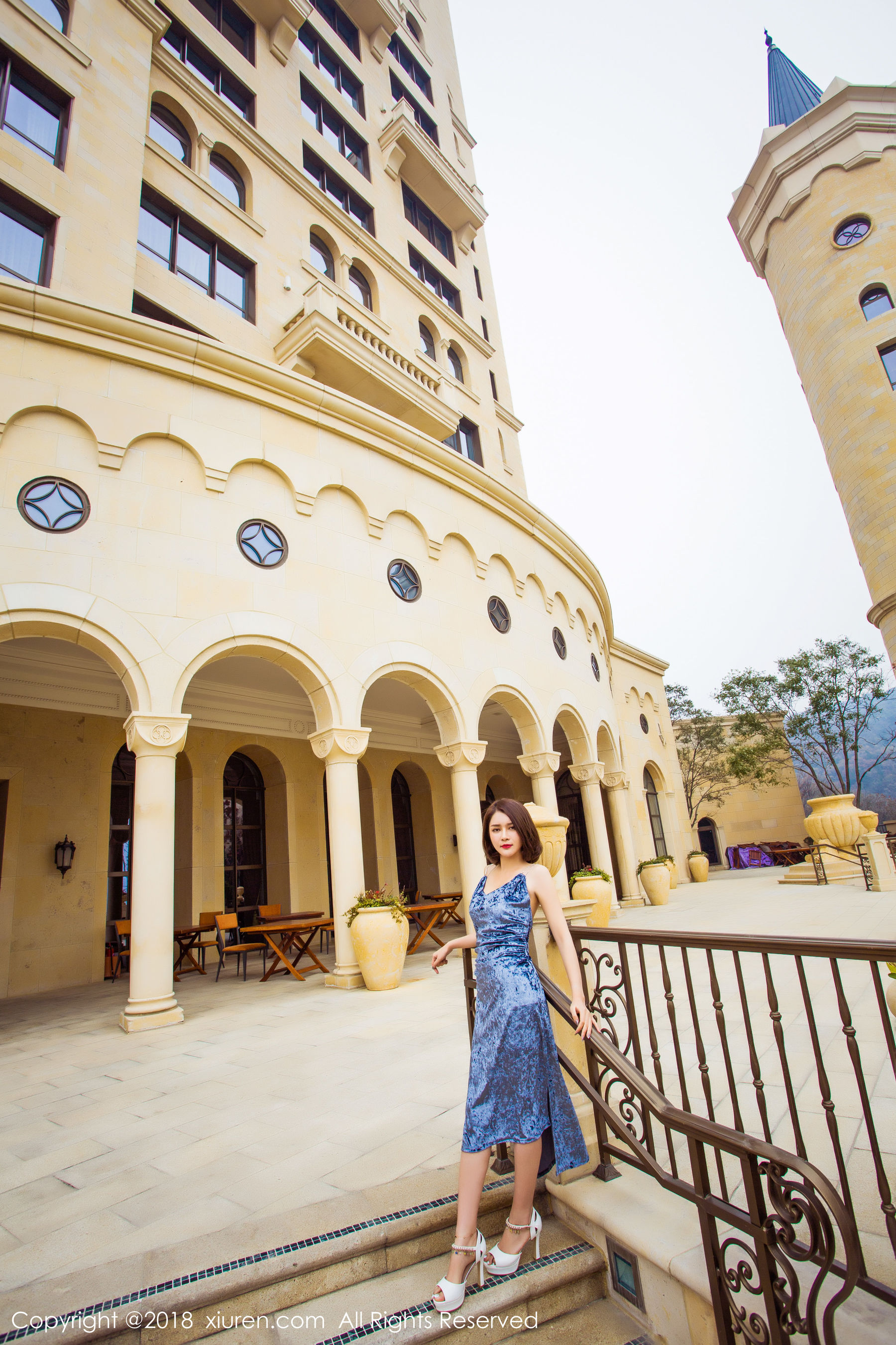 女神@廿十《长裙街拍+内衣+浴袍》 秀人 No.935第10张