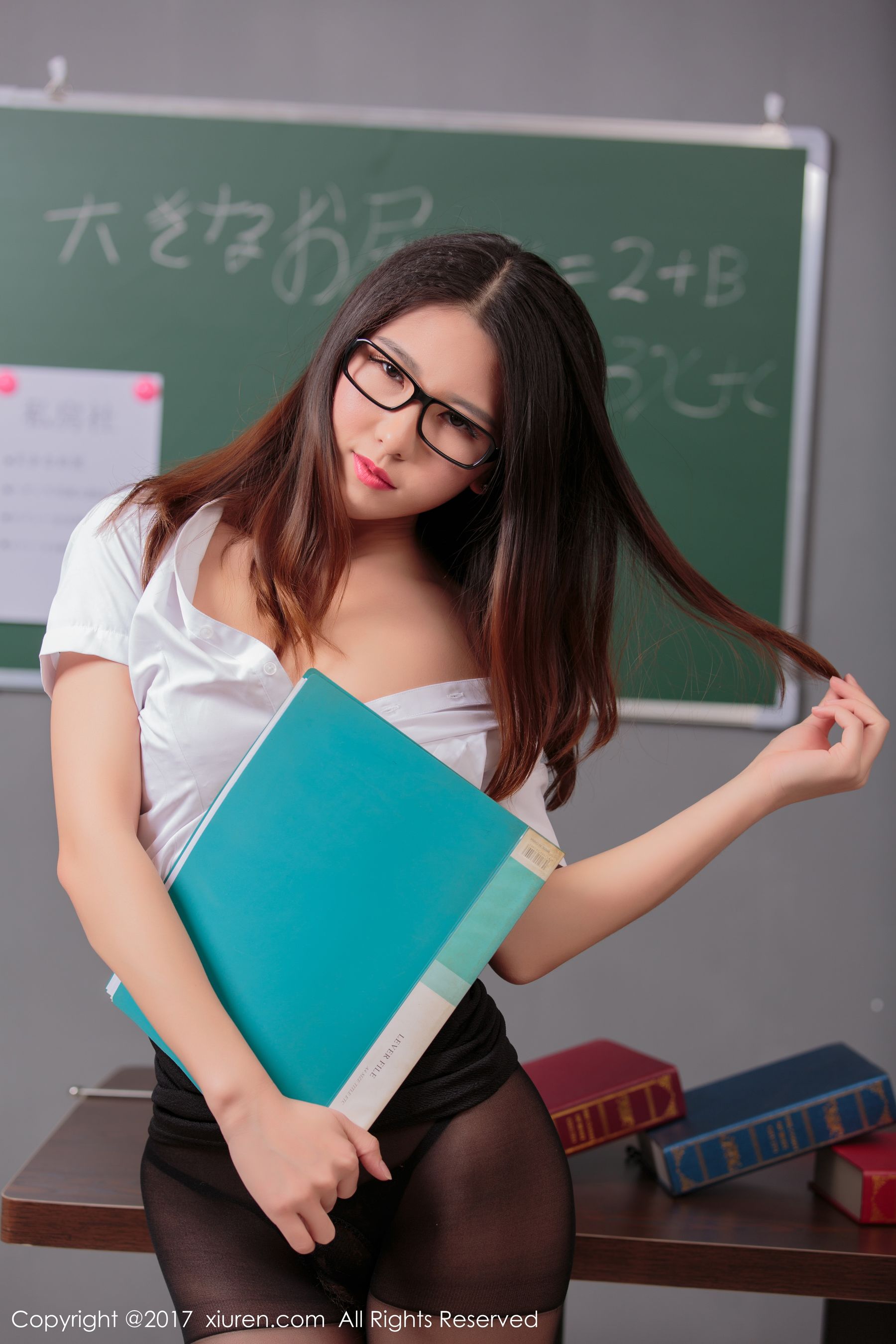 糖果儿《制服黑丝教鞭诱惑力》 秀人 NO.869第13张