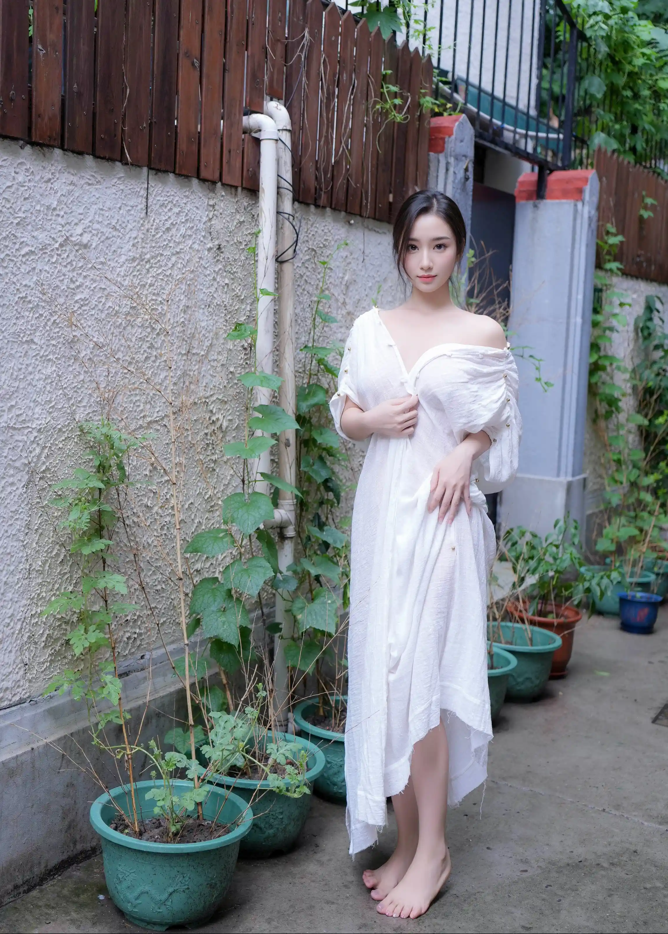  XiuRen 内购版 No.10603 楠芝 身着白色长裙的美女画家 [78P]第1张