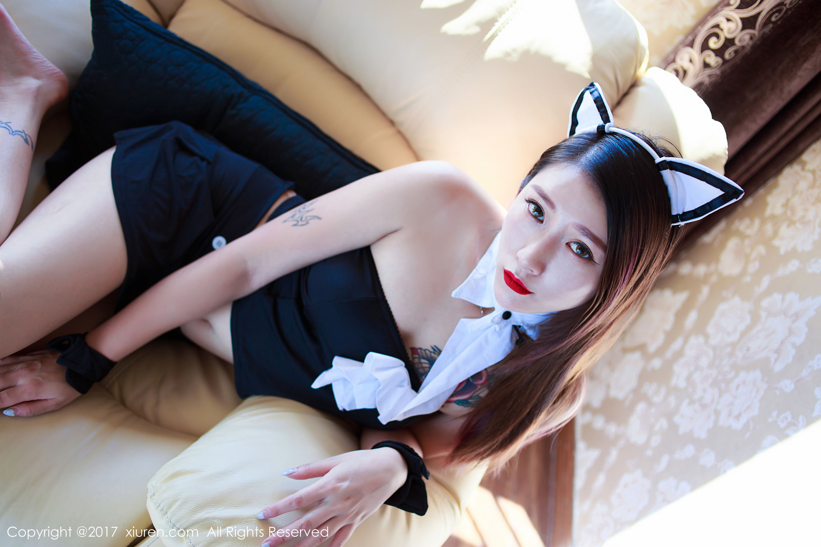 杜花花《乖巧猫耳女仆装,高开叉死库水》 XiuRen 秀人网 NO.843第1张