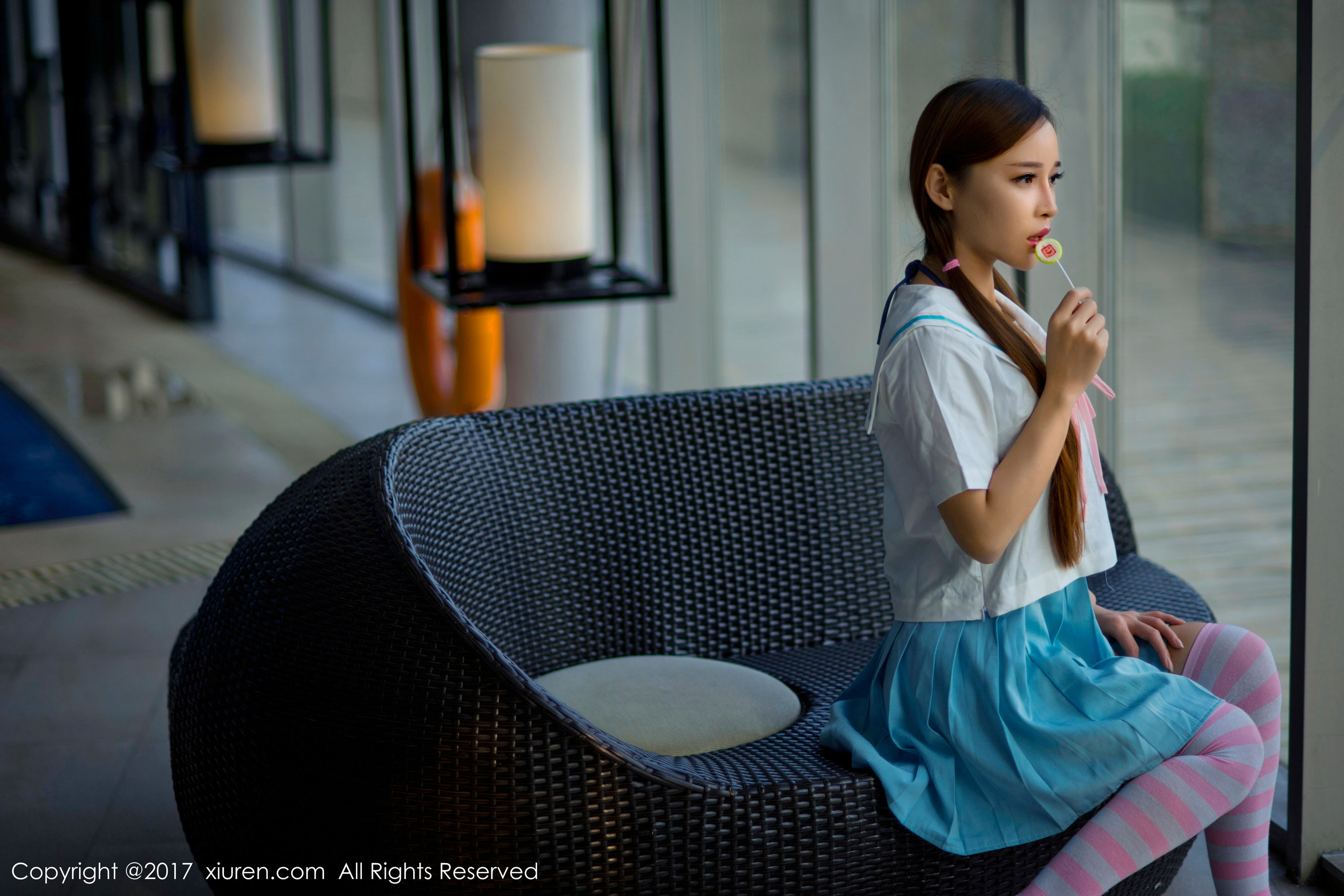 艾小青《人体泡沫浴+日系学生服泳池棒棒糖》 秀人 NO.866第3张