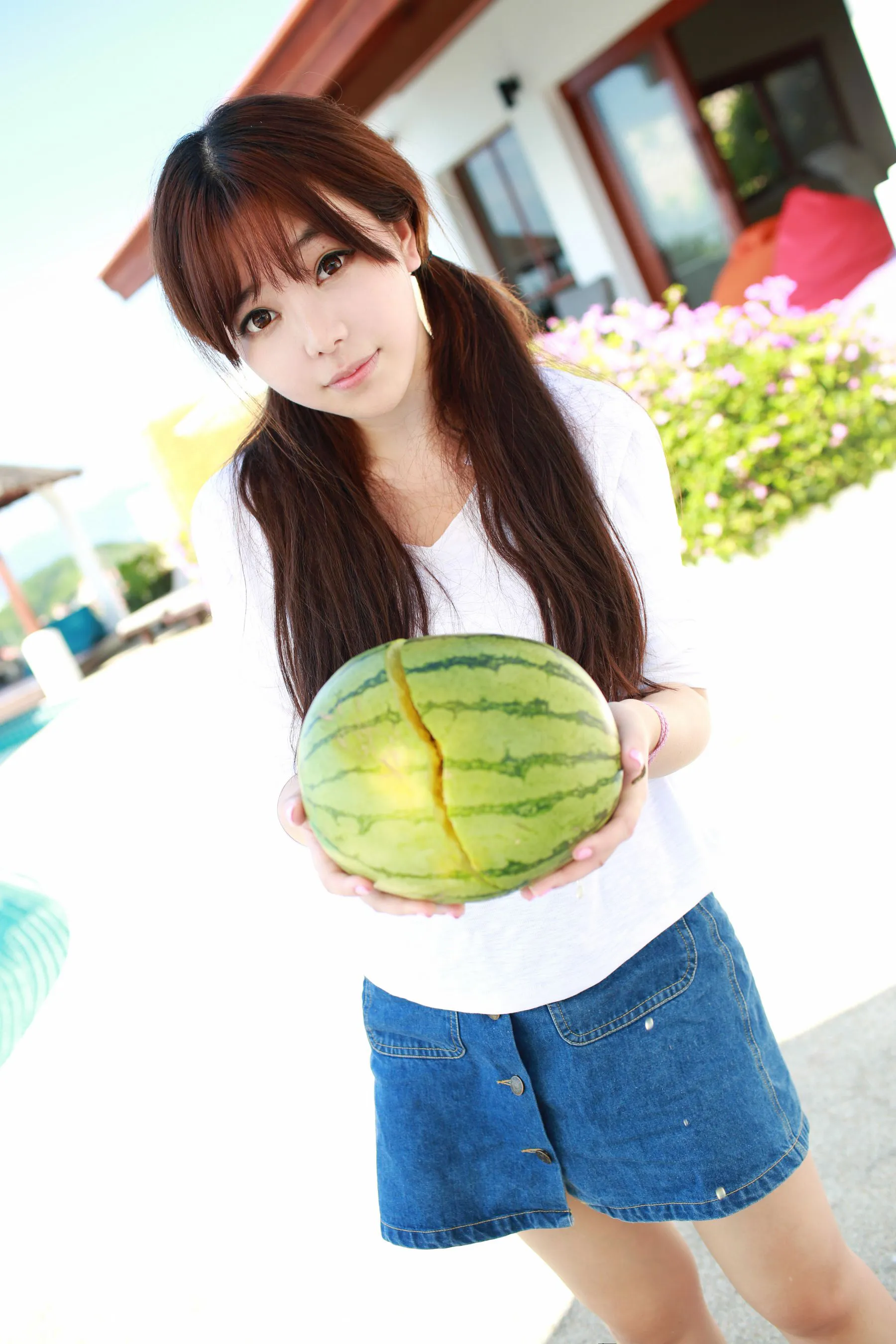 刘飞儿Faye《西瓜+牛仔超短裙+针织内衣》 秀人网 No.490第3张