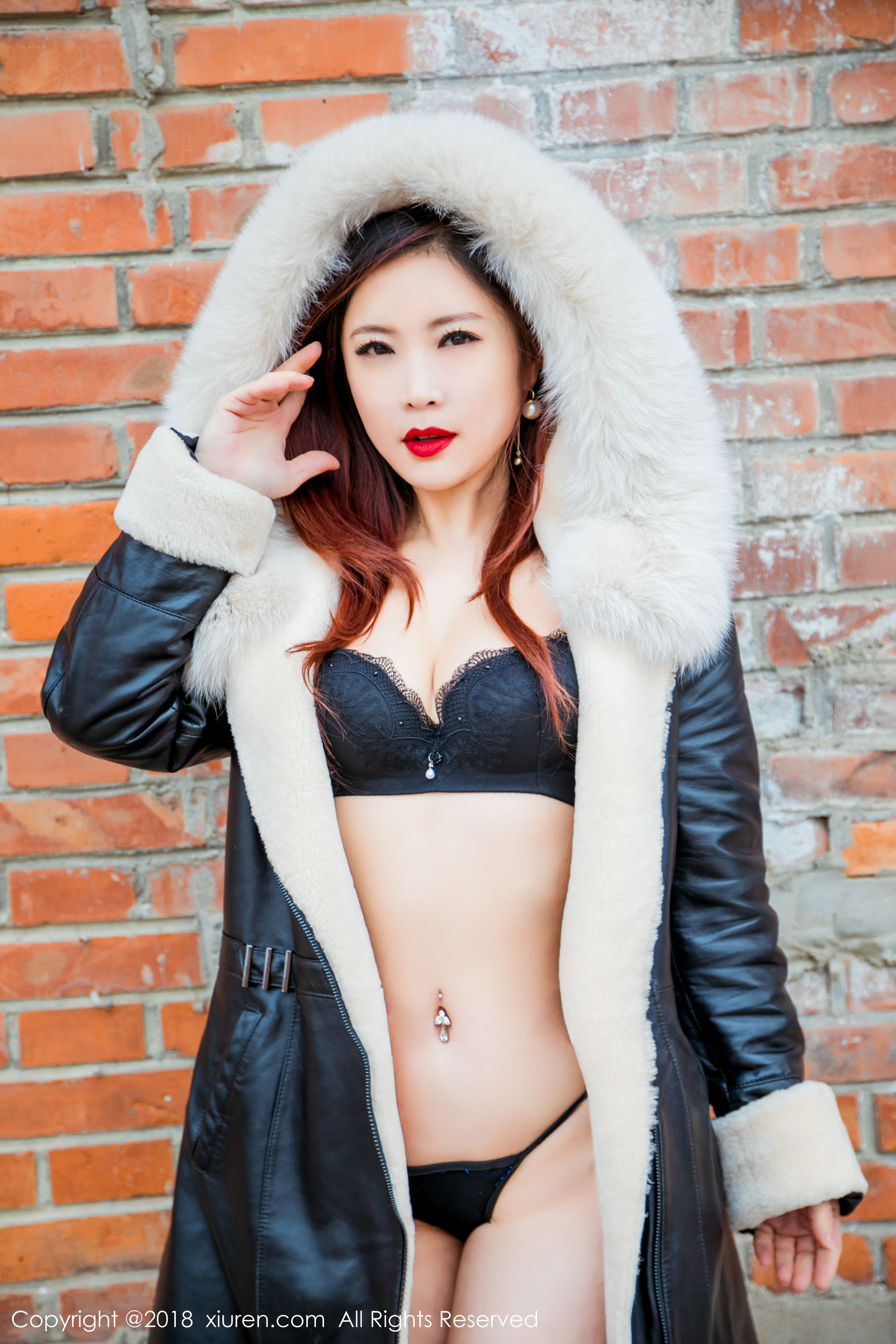 西希白兔《室外性感写真》 XiuRen 秀人网 No.953第2张