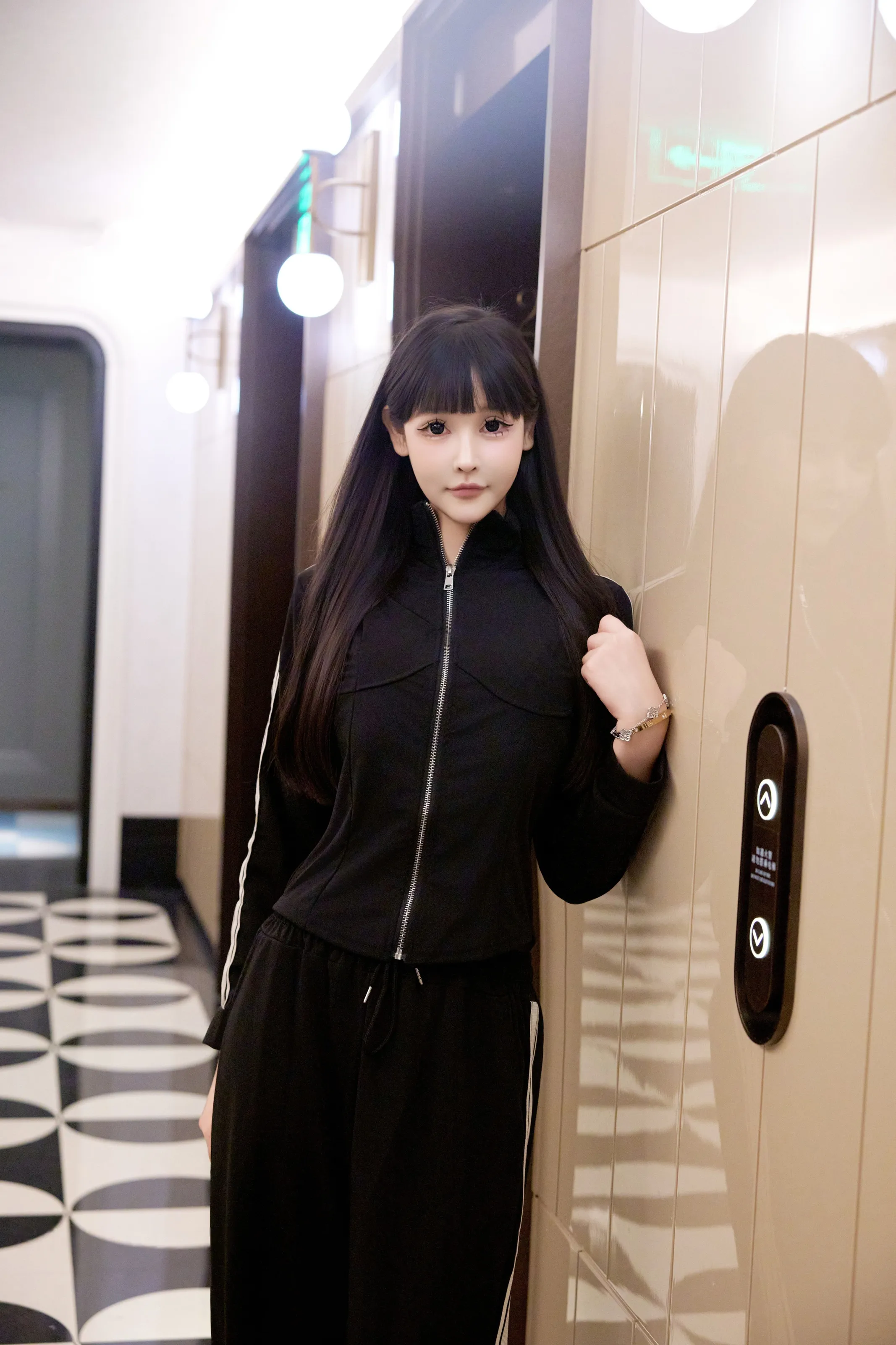  XiuRen 内购版 No.10482 智恩baby 裤里黑丝 [77P]第1张
