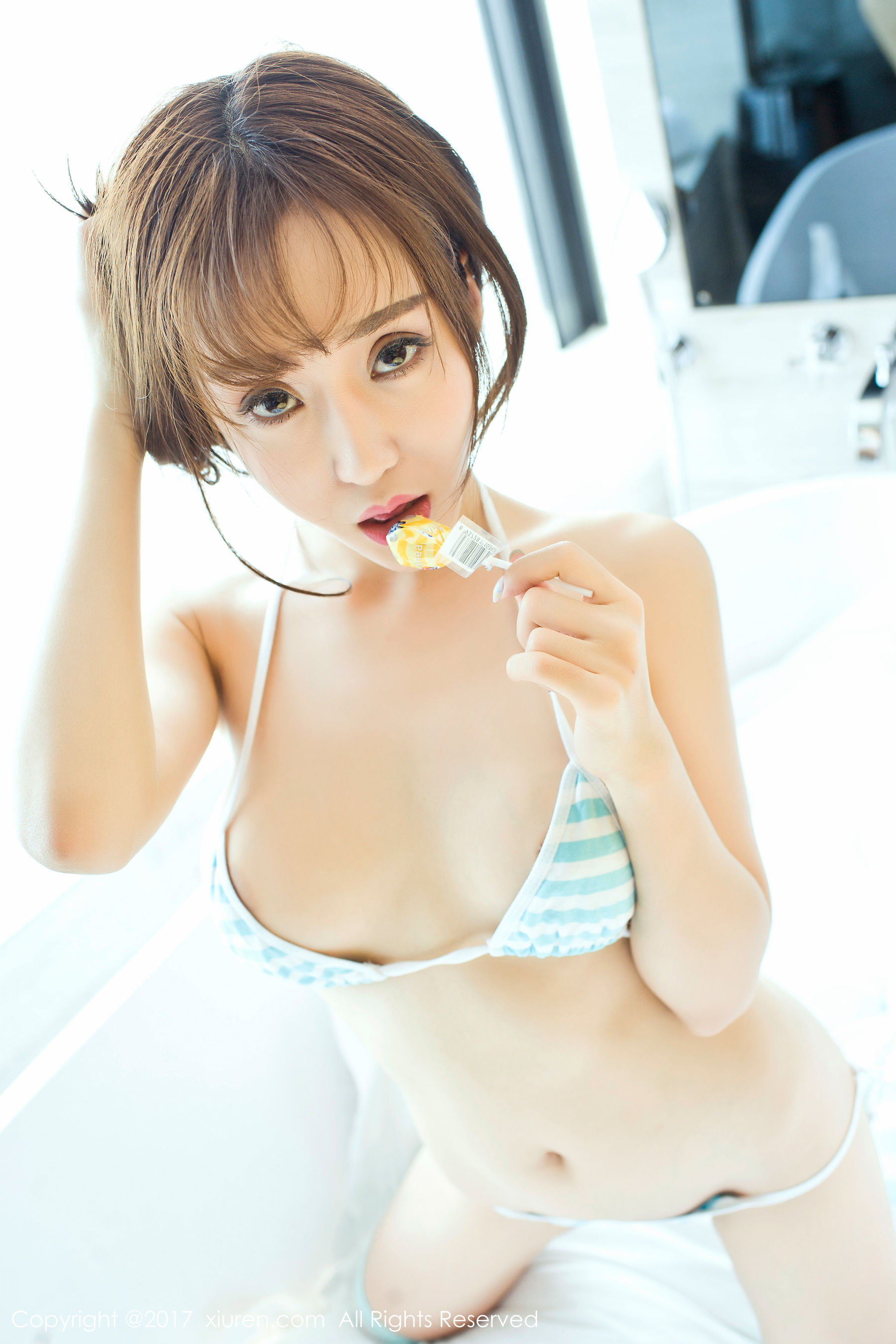  顾灿《蓝白条三点式内衣+白色性感内衣》 秀人网XIUREN No.746第4张