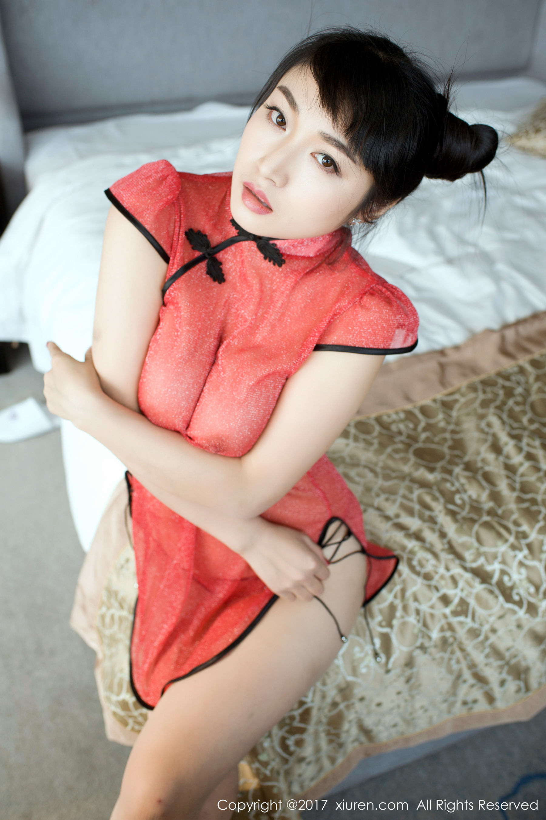  盼盼已鸠《透明旗袍和日系女仆装》 秀人网XIUREN No.732第5张