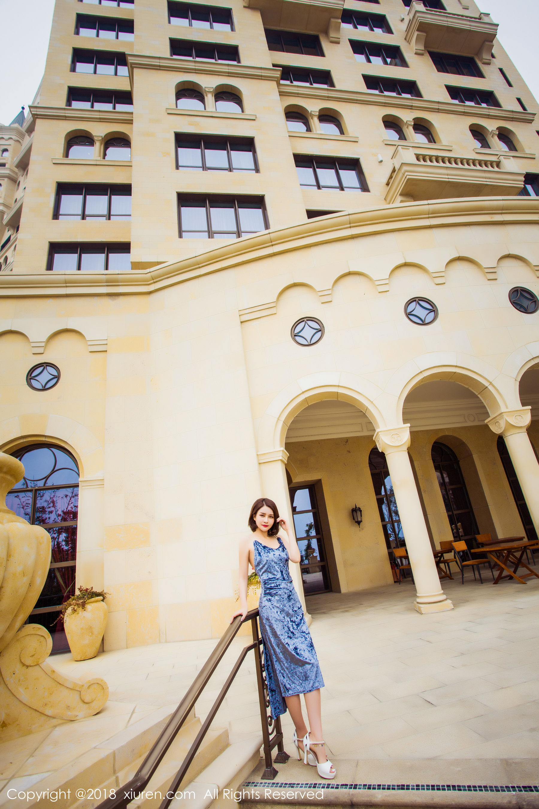 女神@廿十《长裙街拍+内衣+浴袍》 秀人 No.935第10张