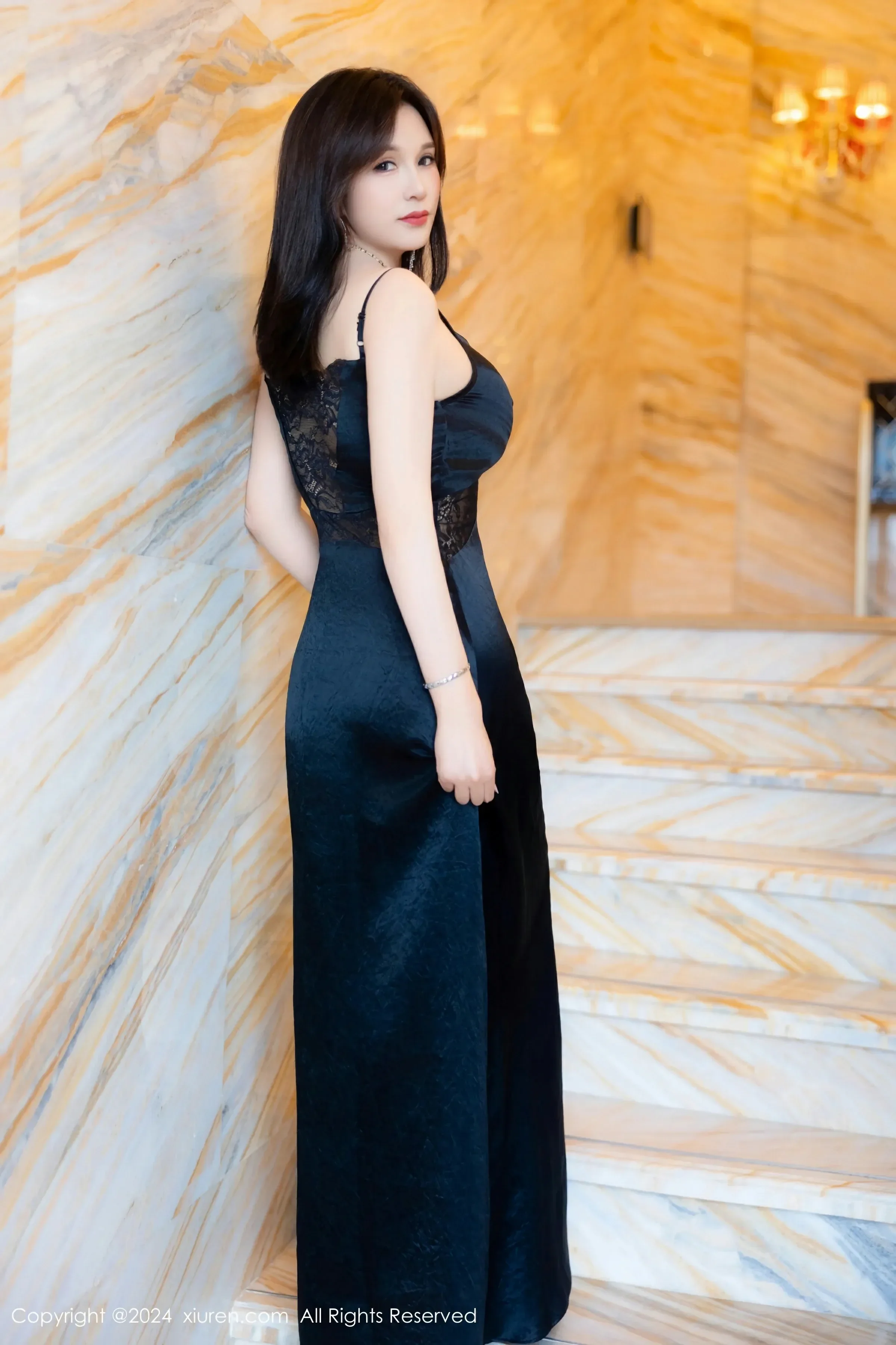  XiuRen 秀人 No.8825 水水姐 [73P]第2张