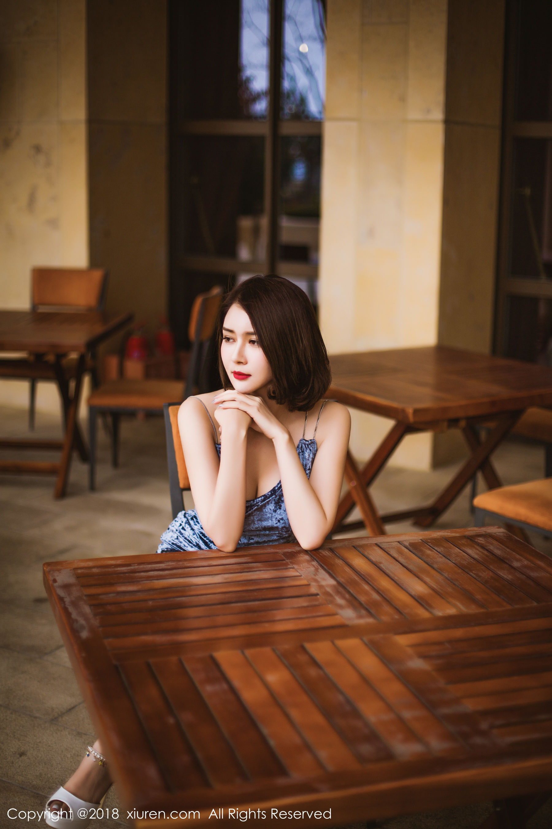 女神@廿十《长裙街拍+内衣+浴袍》 秀人 No.935第10张