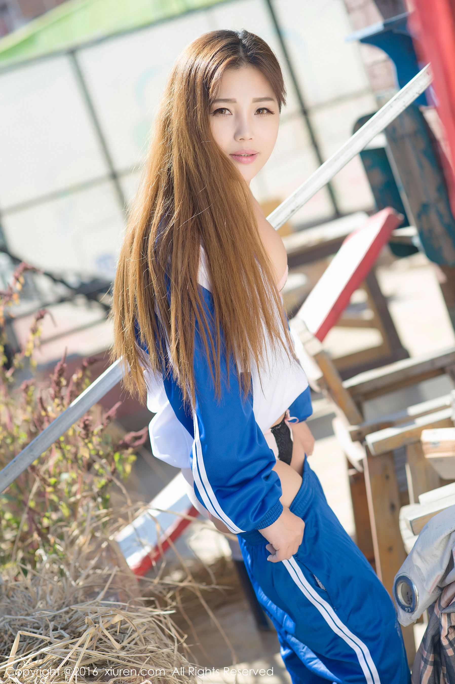 周予然《高中校服户外爆乳,经典日系校服》 秀人网 No.651第21张