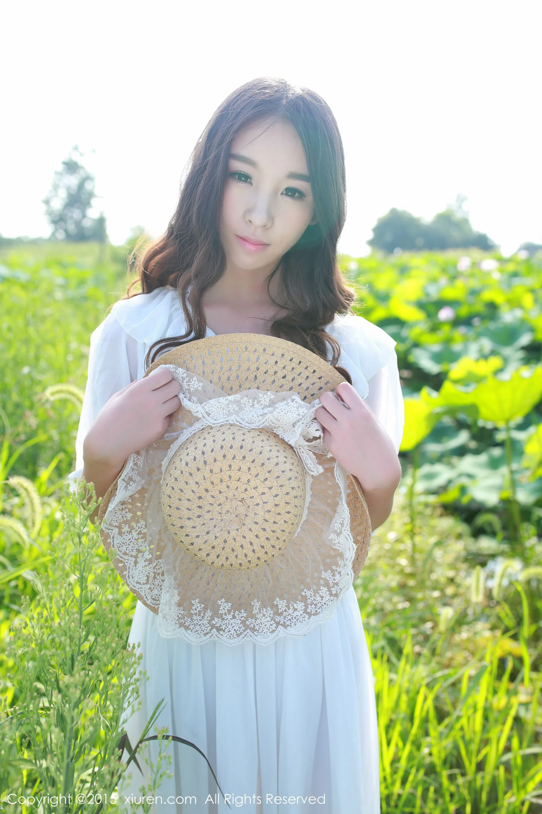  梓萱Crystal《小清新外拍~ 野外露出》 秀人网 No.371第7张