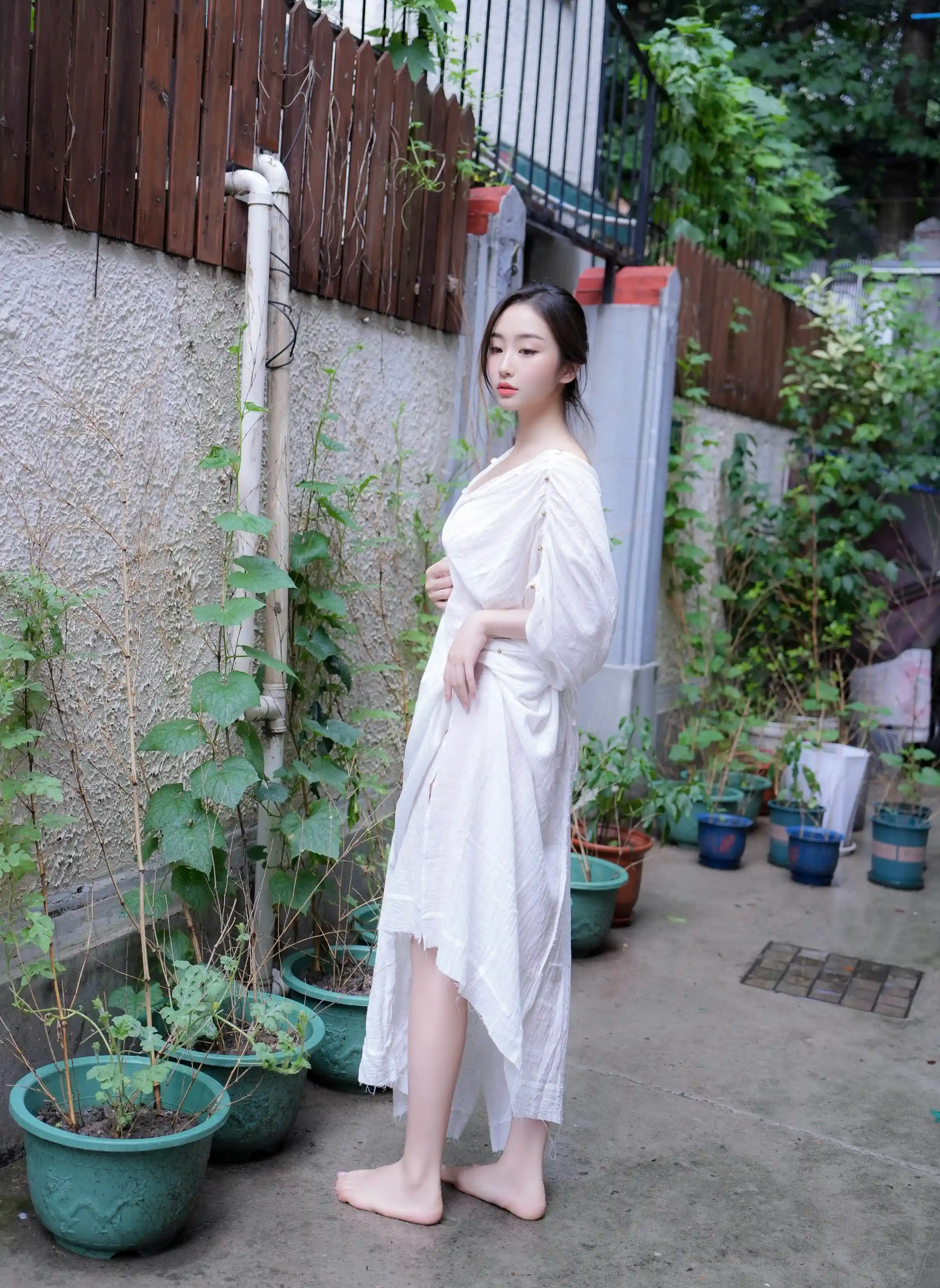  XiuRen 内购版 No.10603 楠芝 身着白色长裙的美女画家 [78P]第2张