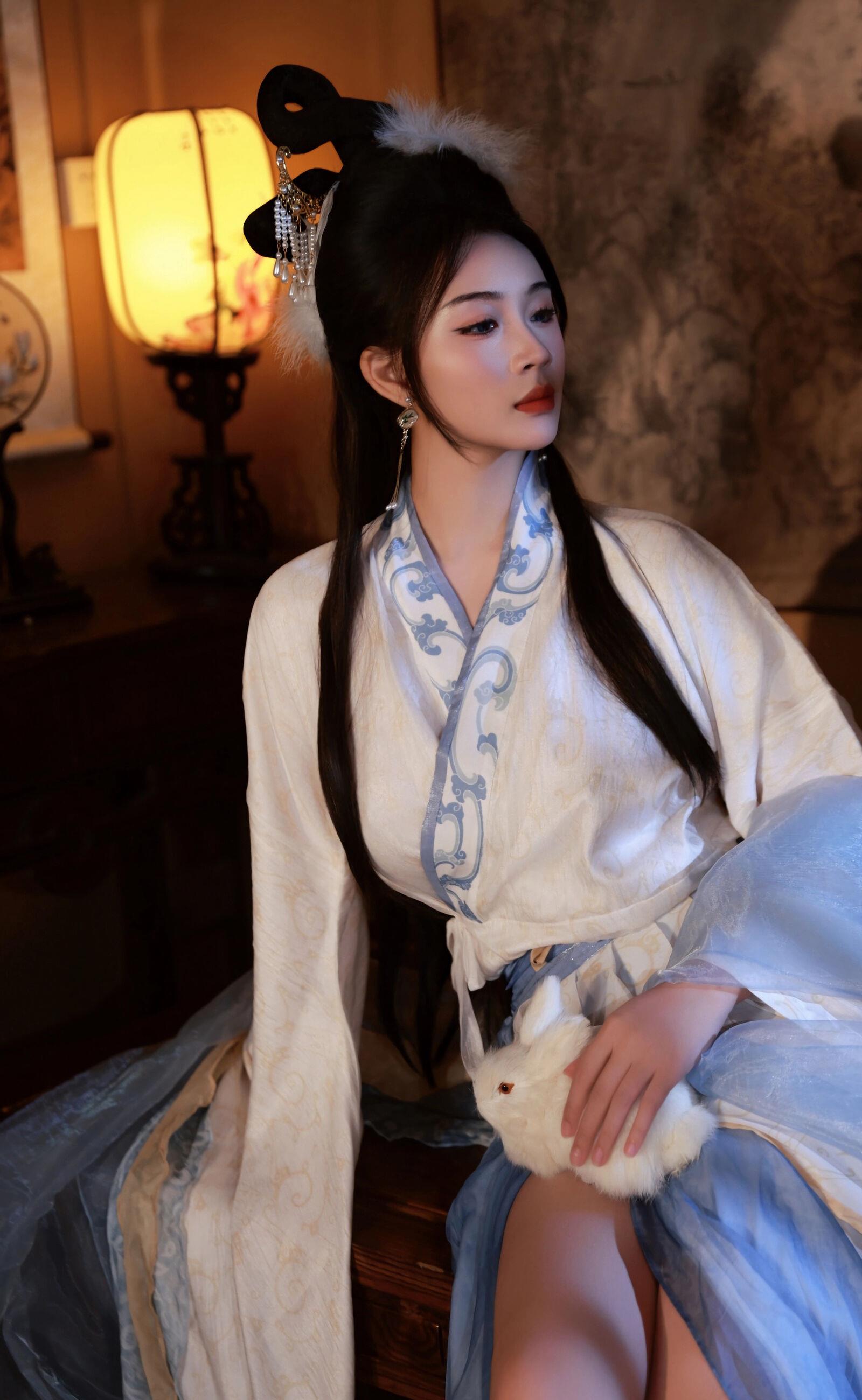  秀人网 No.10835 南乔 [75P]第4张