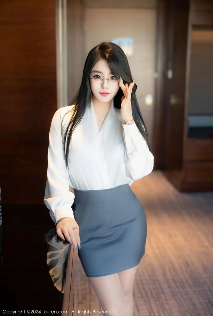  XiuRen 秀人 No.8989 麦田 新人模特 [83P]