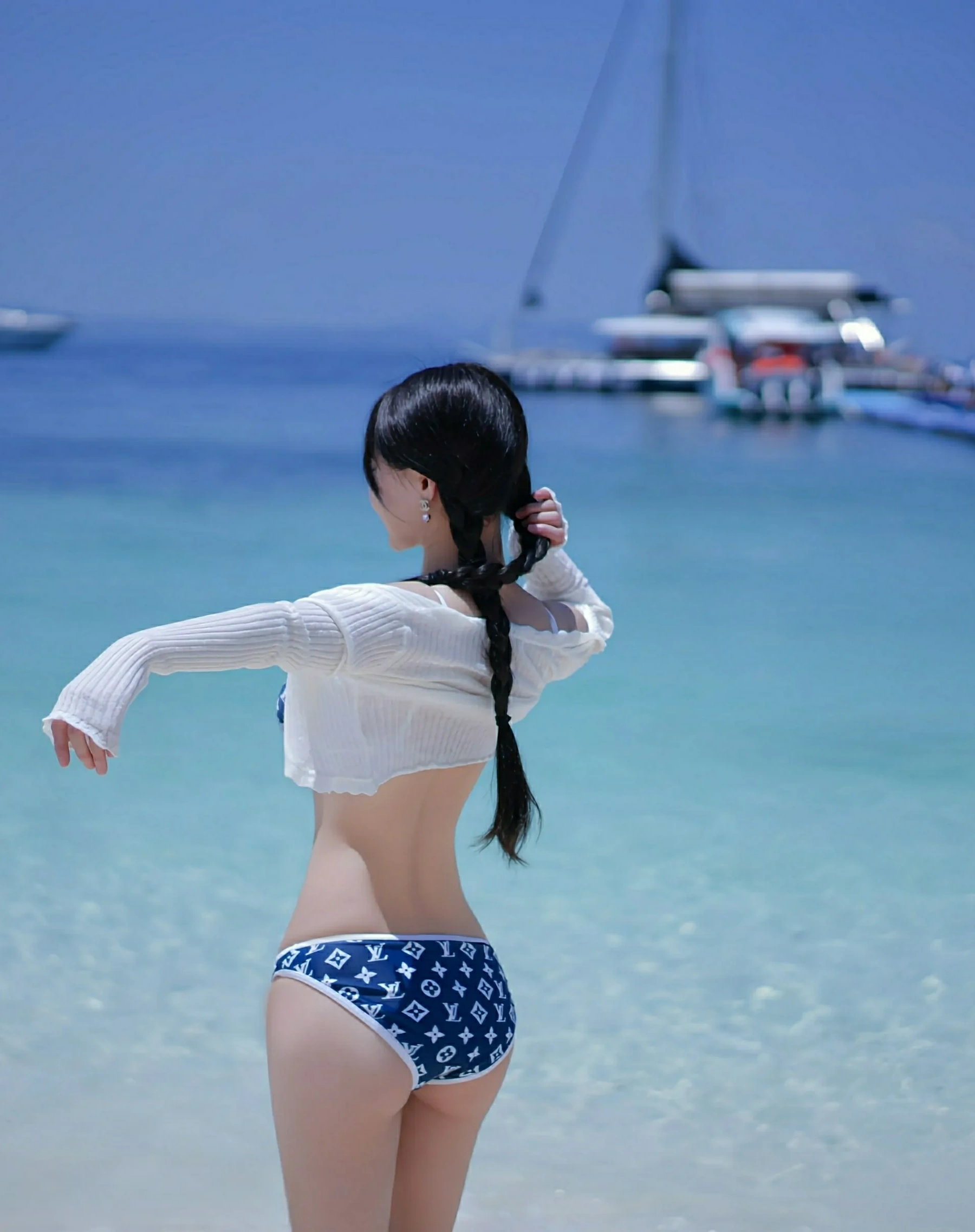  秀人网 No.10699 心上可Flora [64P]第1张