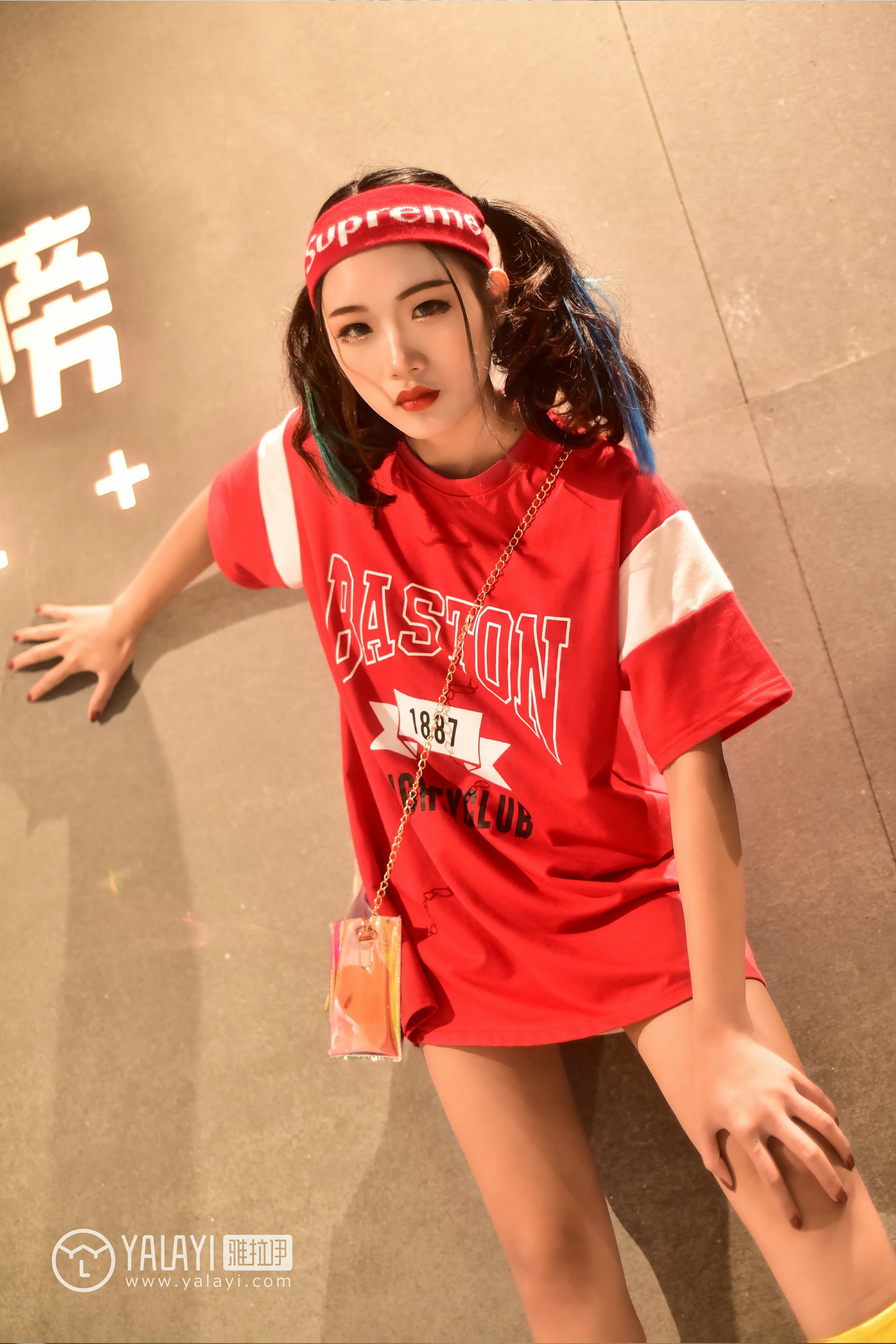 [YALAYI雅拉伊]NO.031 周末时光 兔洱 红色短袖加牛仔热裤性感私房写真集第2张