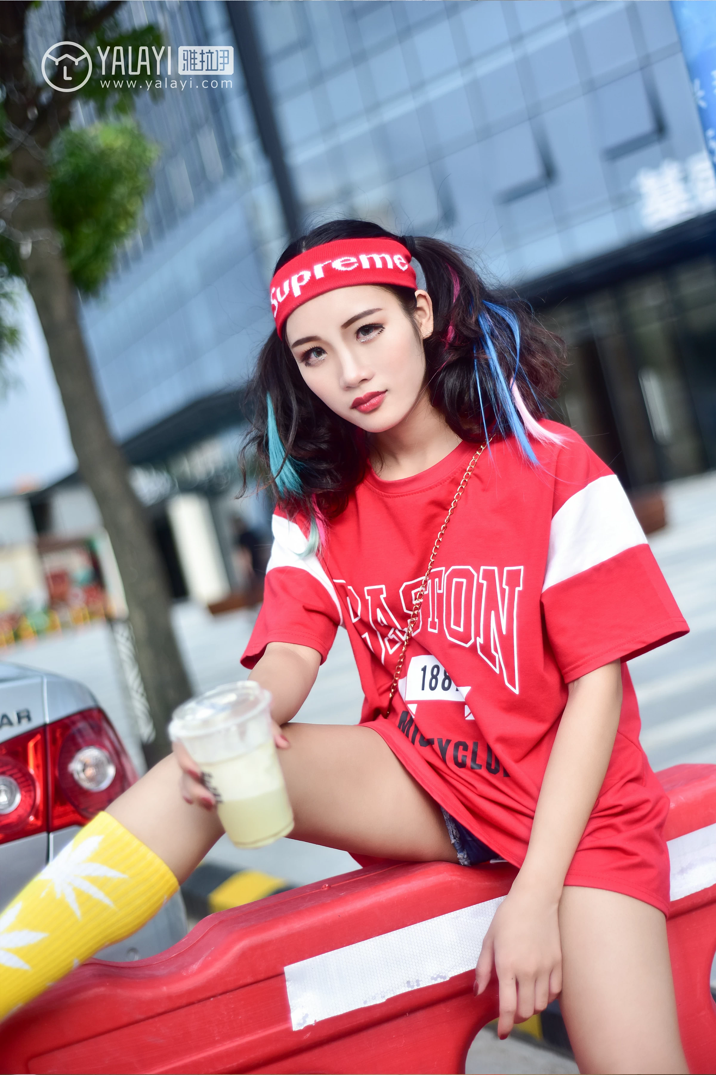 [YALAYI雅拉伊]NO.031 周末时光 兔洱 红色短袖加牛仔热裤性感私房写真集第7张