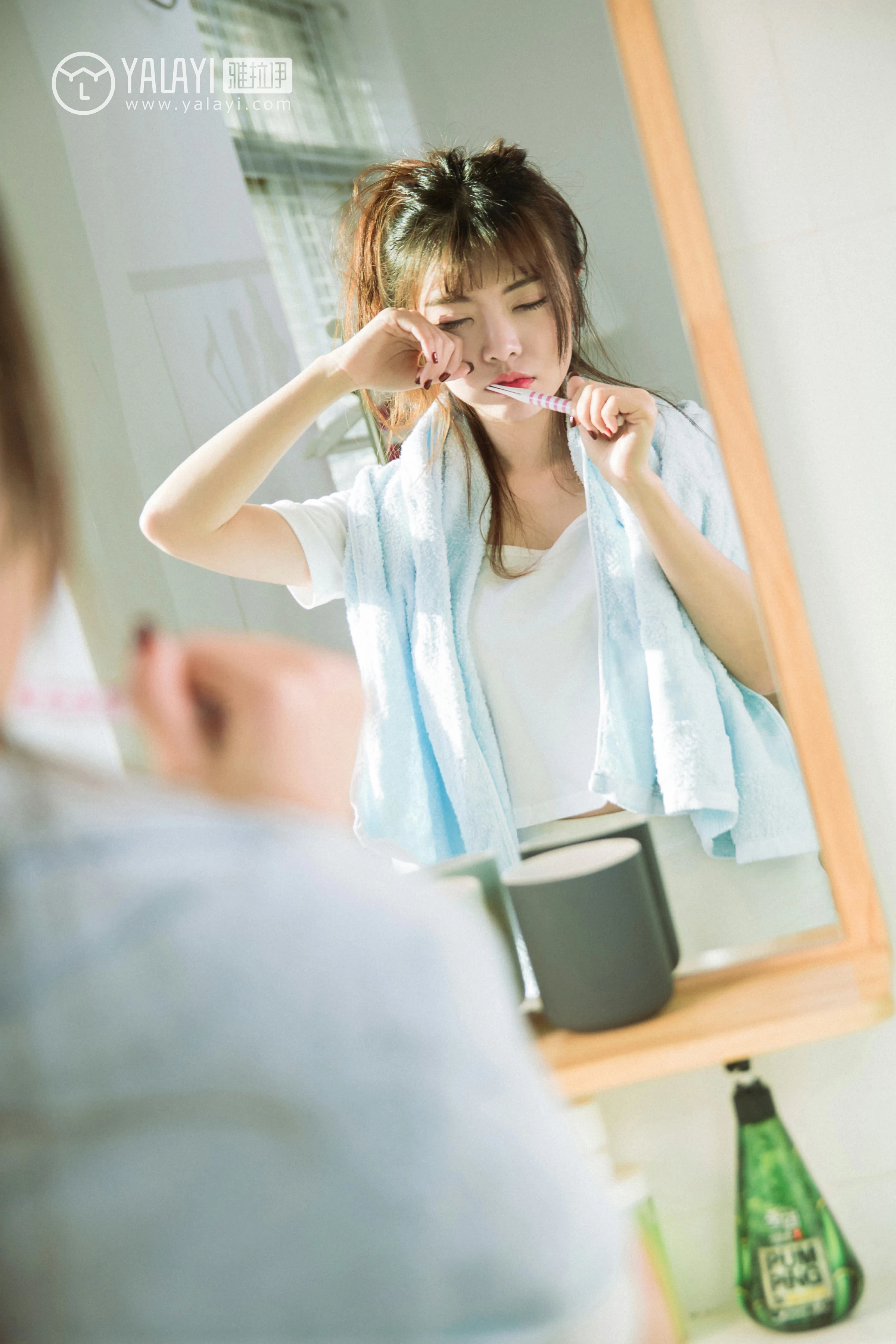 [YALAYI雅拉伊]NO.036 小美好 阳阳 白色衬衫与短袖加白色短裤性感私房写真集第5张