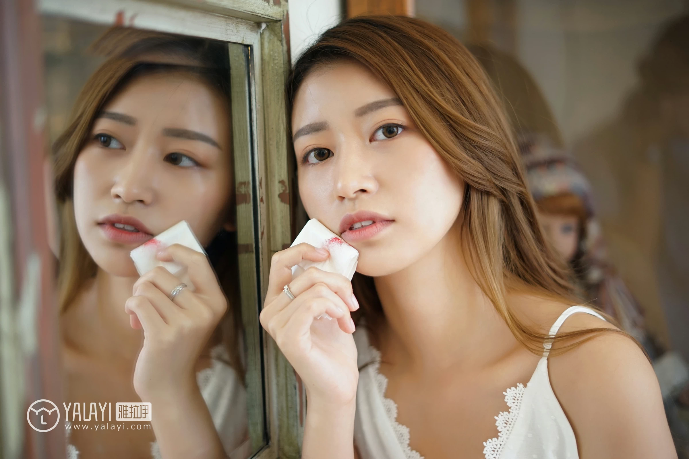 [YALAYI雅拉伊]NO.037 午后阳光 饰媛 白色吊带蕾丝连衣裙性感私房写真集第13张