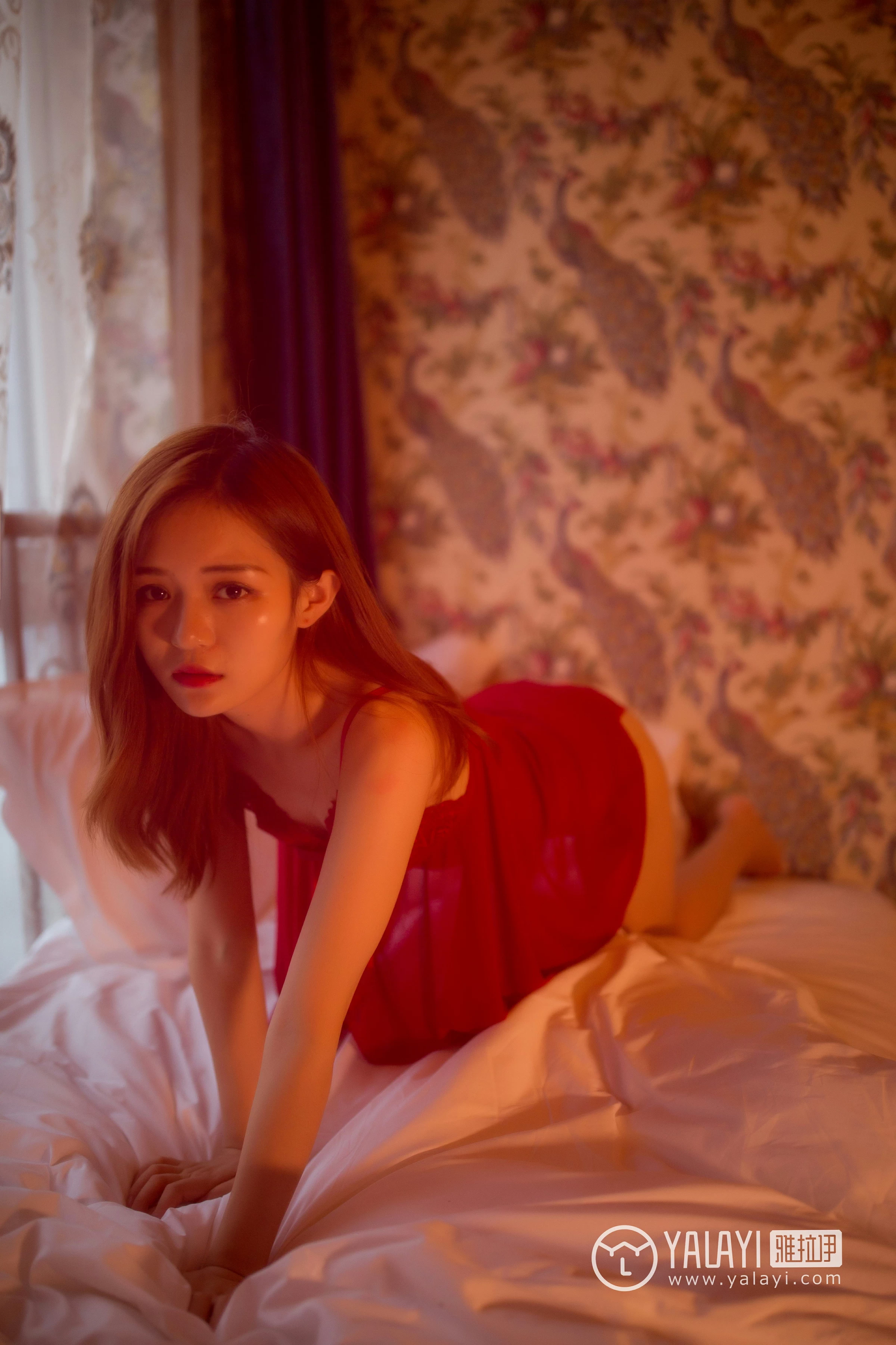[YALAYI雅拉伊]NO.044 遗落红紗 赵欣怡 红色吊带蕾丝睡衣裙性感私房写真集第13张