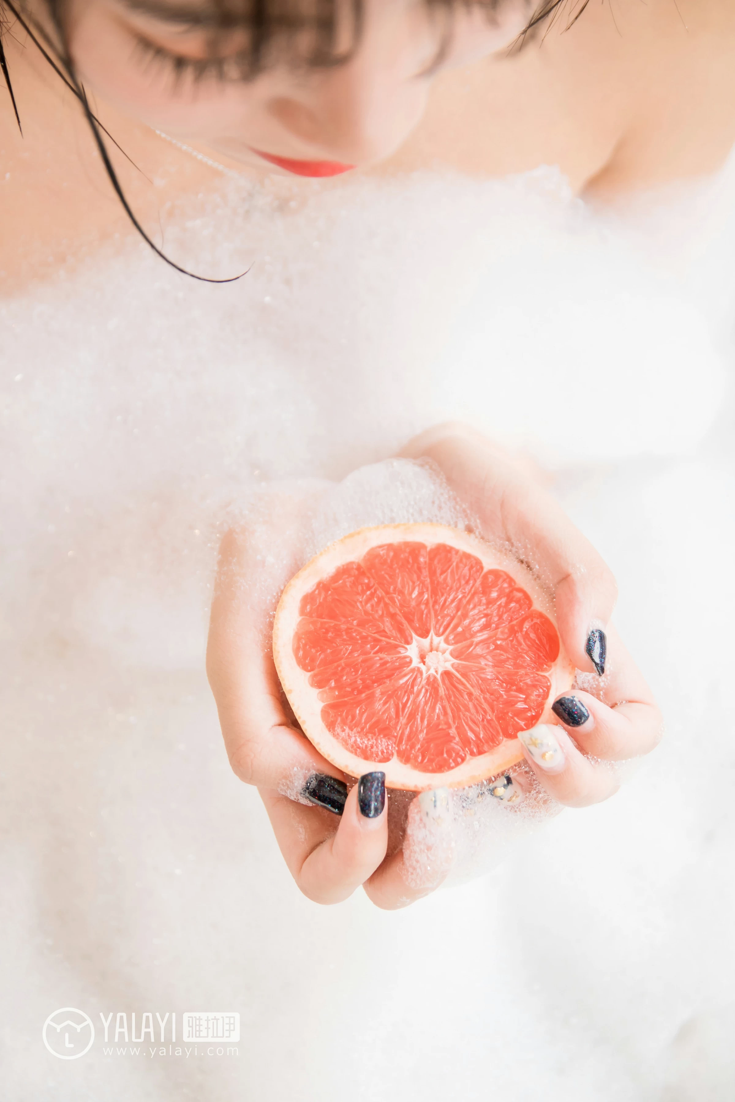 [YALAYI雅拉伊]NO.063 早晨 小杨 白色透视蕾丝连衣裙性感私房写真集第18张