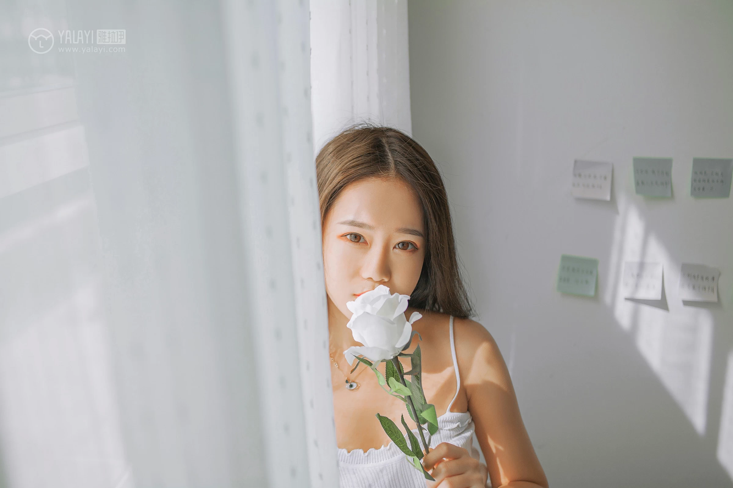 [YALAYI雅拉伊]NO.091 欲之与魚 李晗 白色性感小背心加牛仔短裤私房写真集第9张