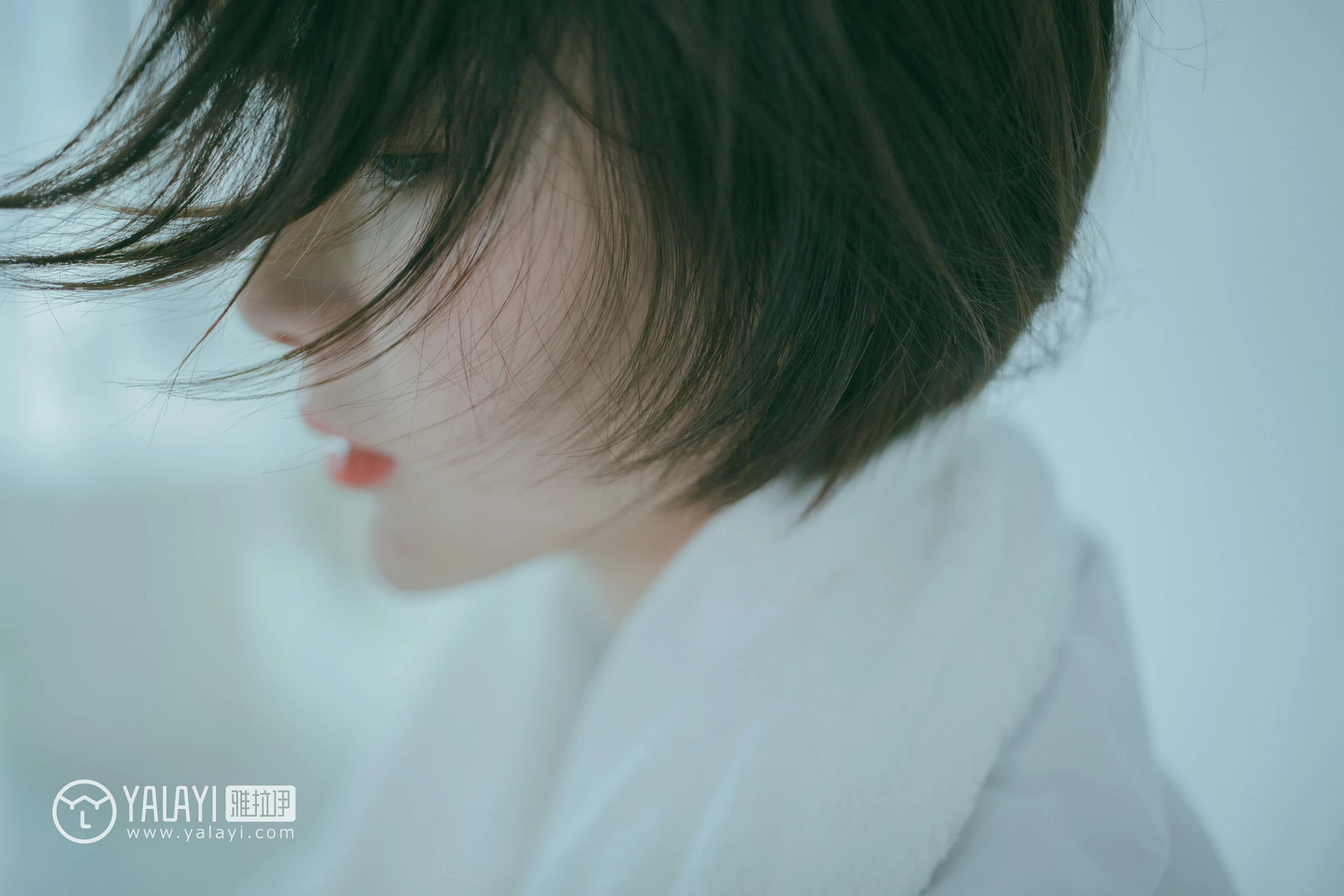 [YALAYI雅拉伊]NO.077 美丽如你 静静 白色衬衫与半裸性感玉体私房写真集第5张