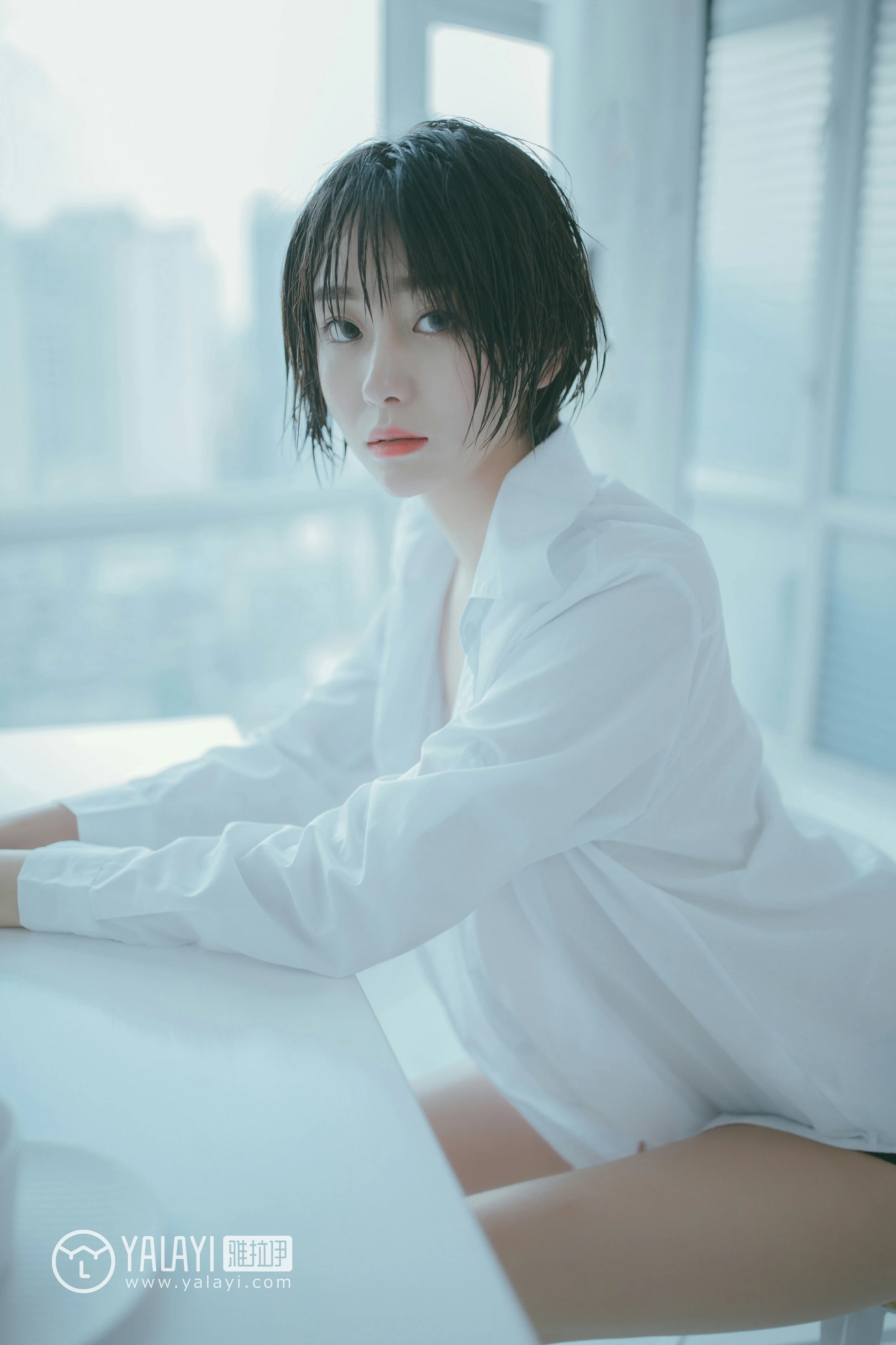 [YALAYI雅拉伊]NO.077 美丽如你 静静 白色衬衫与半裸性感玉体私房写真集第11张