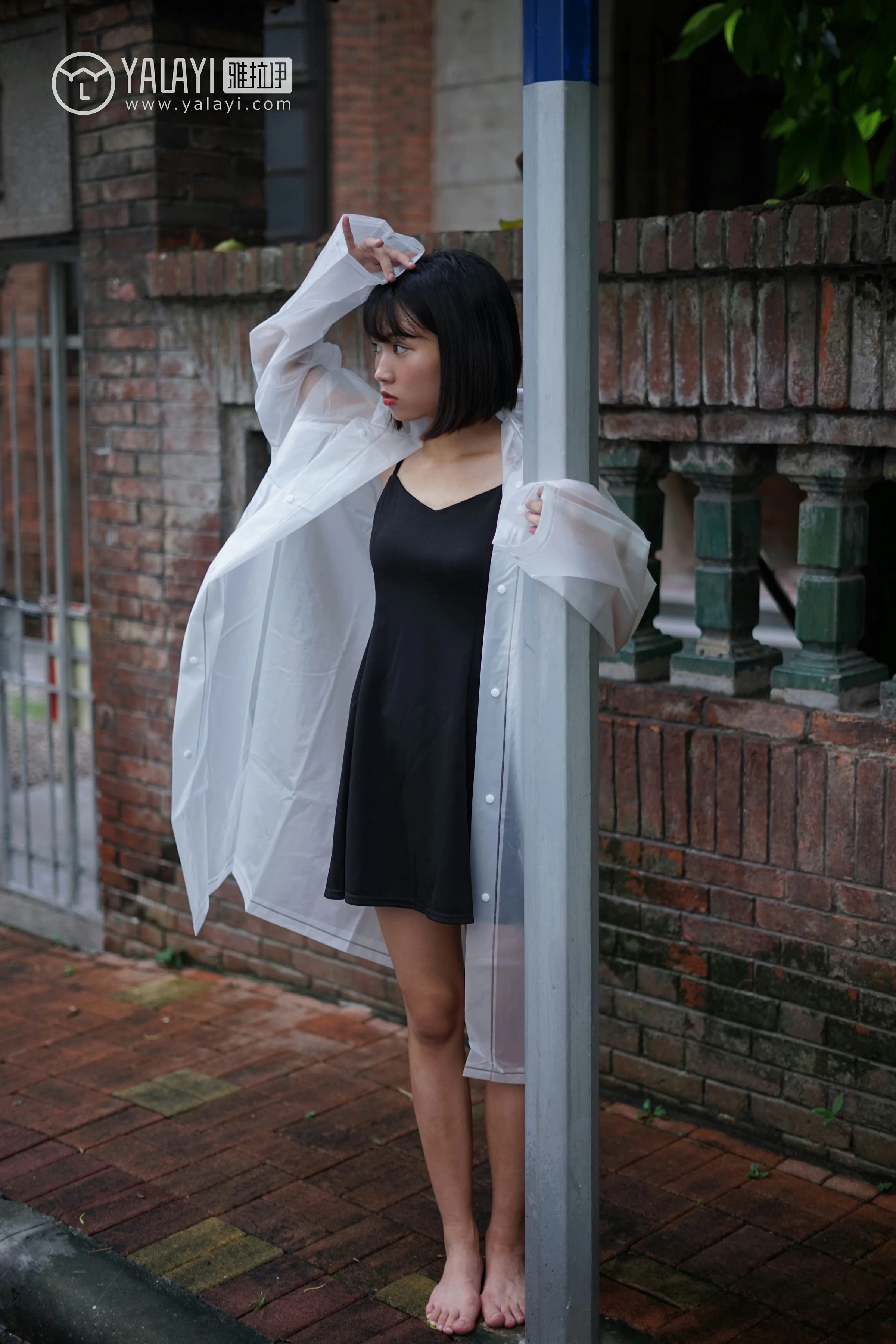 [YALAYI雅拉伊]NO.081 雨后晴空 公主小兔子 黑色吊带连衣裙与白色背心加短裤性感私房写真集第4张
