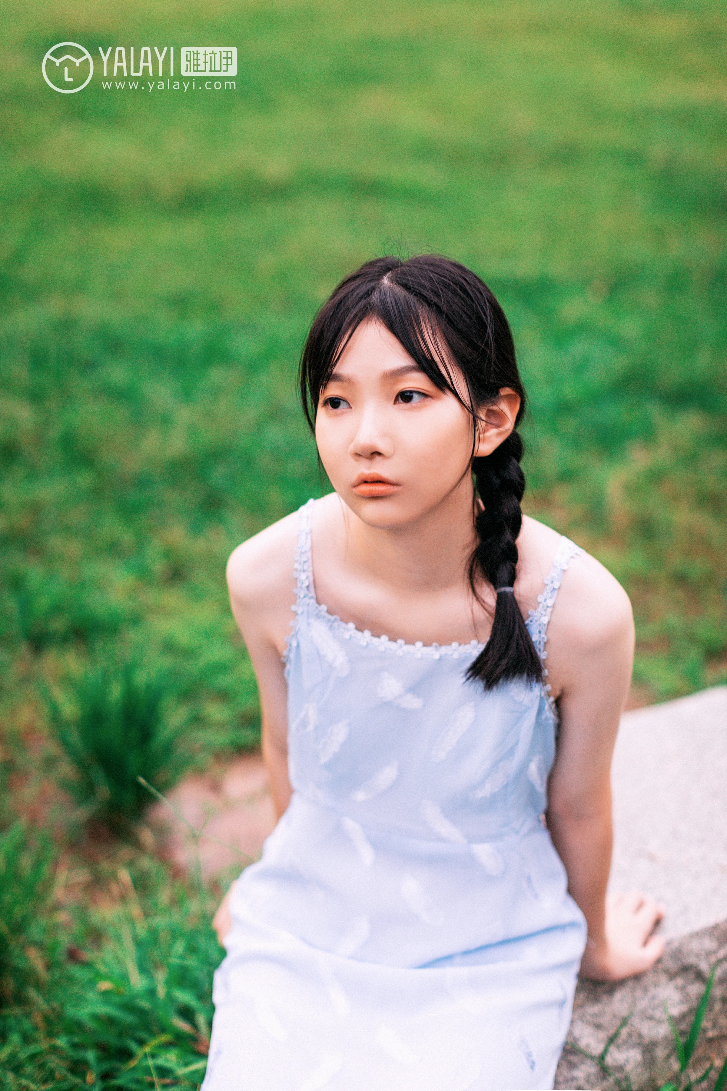 [YALAYI雅拉伊]NO.082 绿喜青花 Doubleyu 淡蓝色吊带连衣裙清纯可爱私房写真集第10张