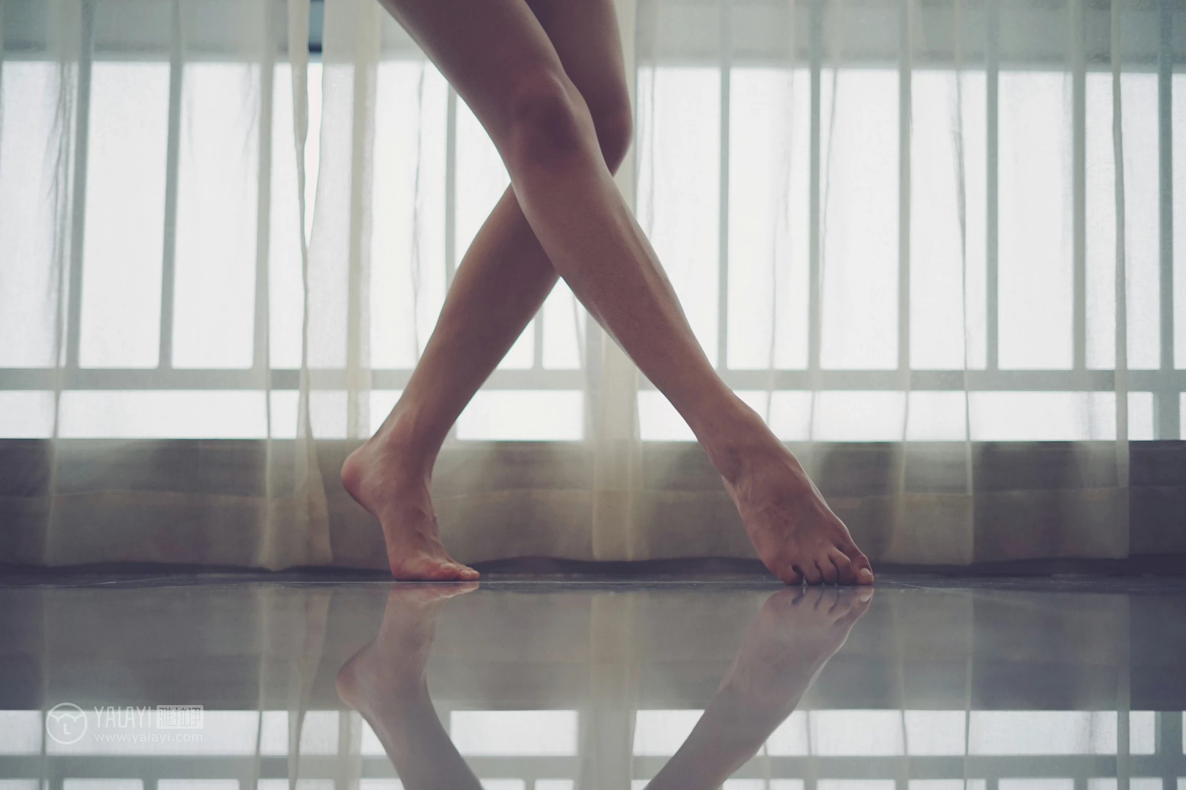 [YALAYI雅拉伊]NO.087 灯暖衣轻 肖萧 白色短袖加黑色透视蕾丝内衣性感私房写真集第3张