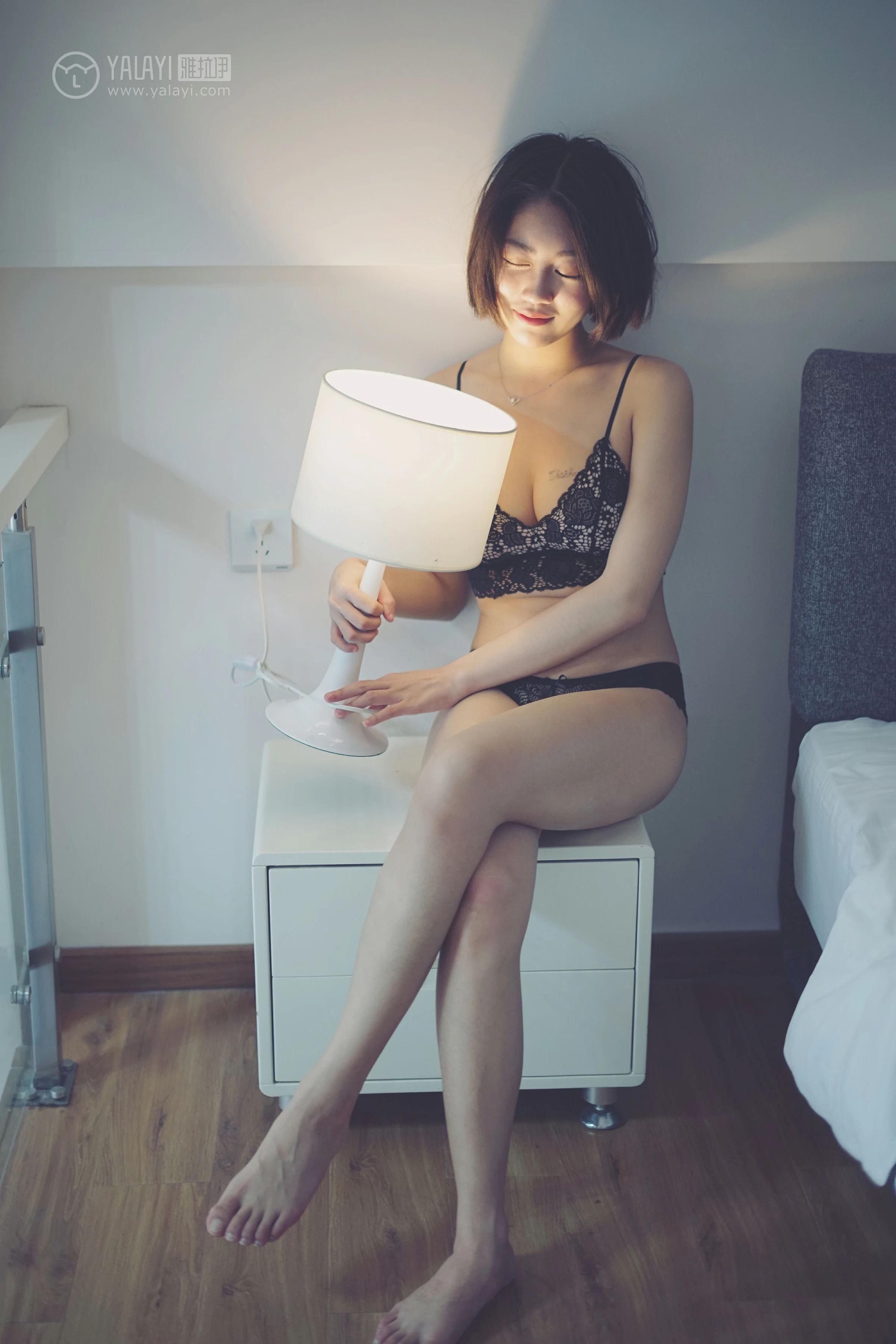 [YALAYI雅拉伊]NO.087 灯暖衣轻 肖萧 白色短袖加黑色透视蕾丝内衣性感私房写真集第6张