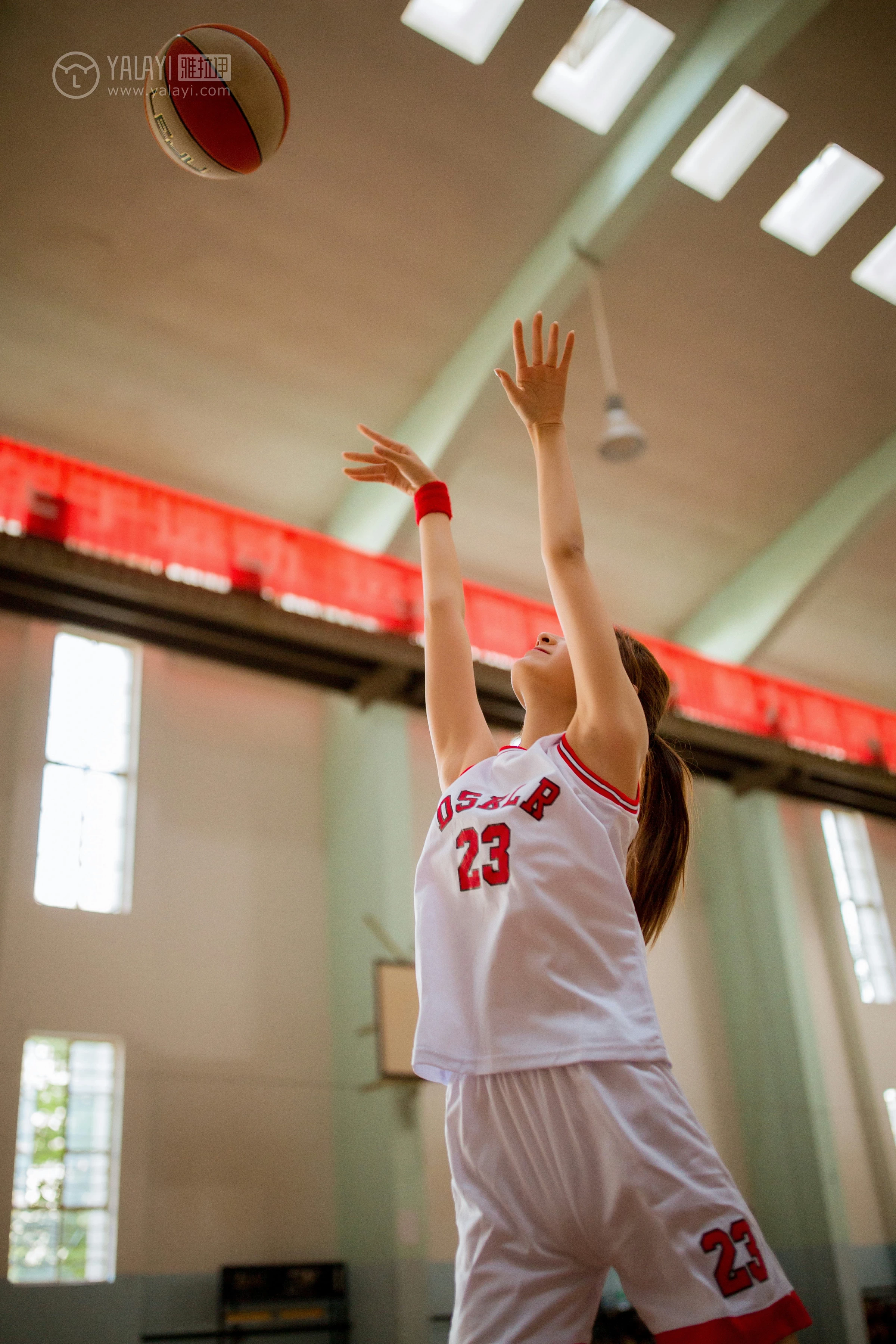 [YALAYI雅拉伊]NO.097 体育日 丸糯糯 白色运动背心加短裤性感私房写真集第7张